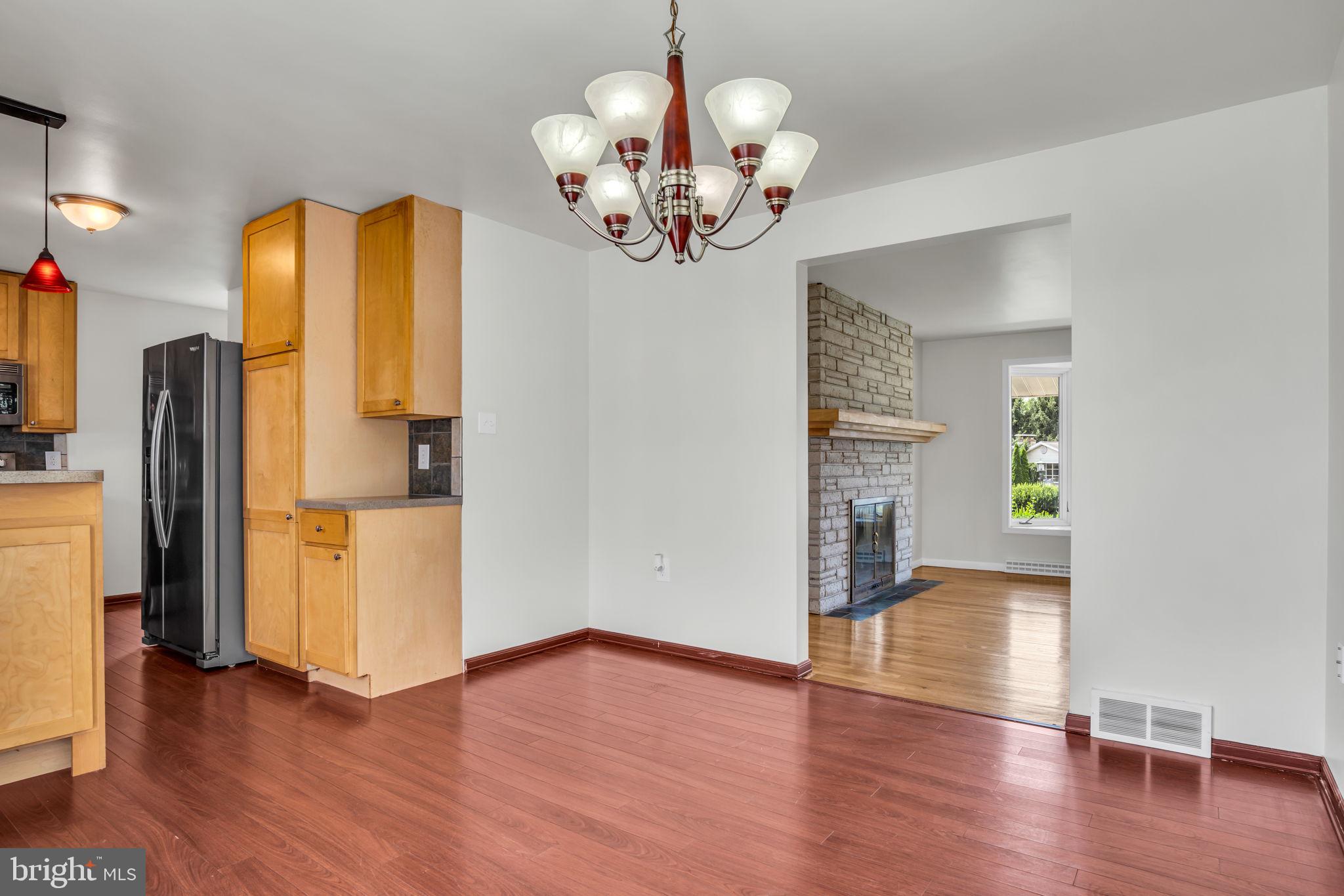 DEVON MANOR - Residential