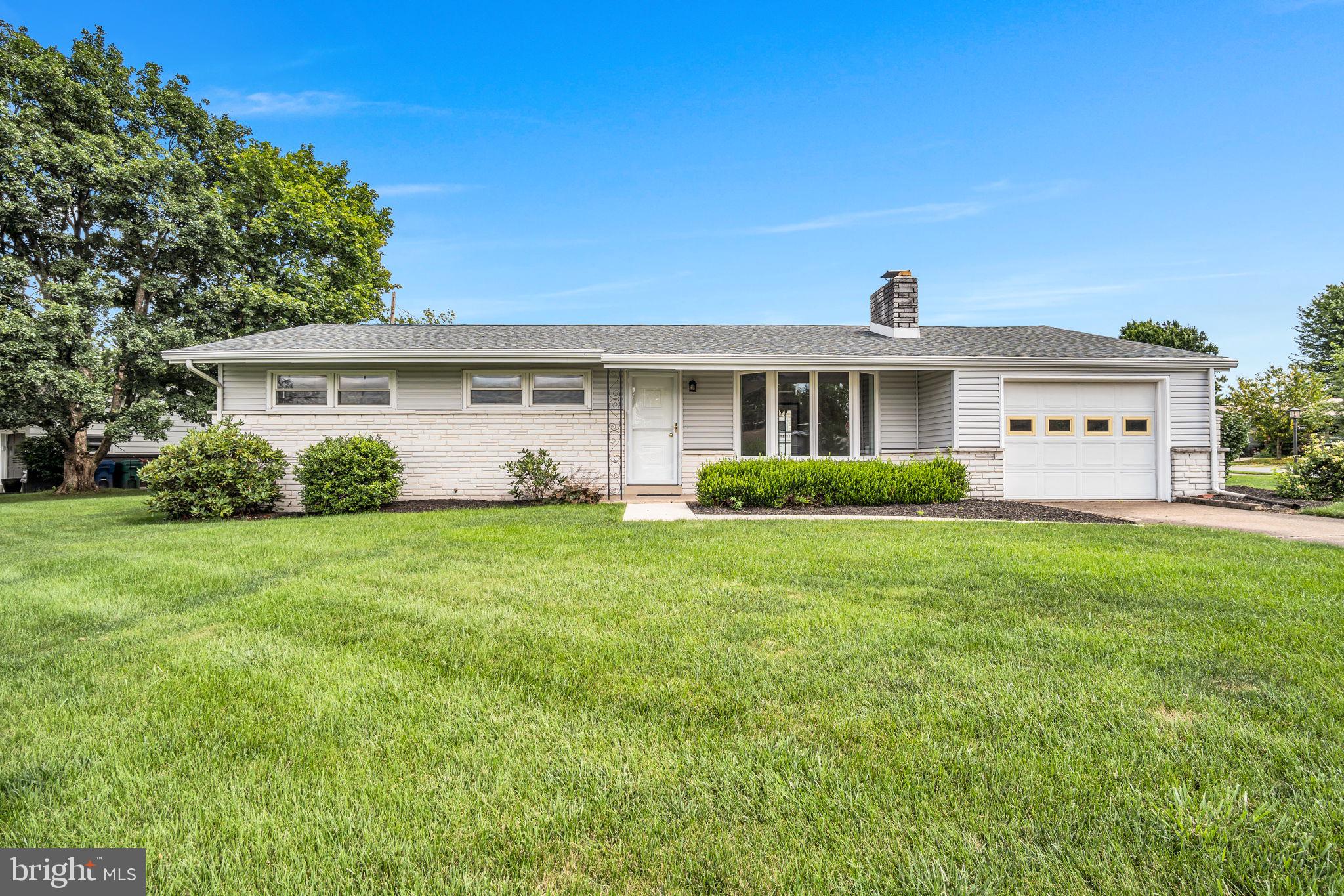 DEVON MANOR - Residential