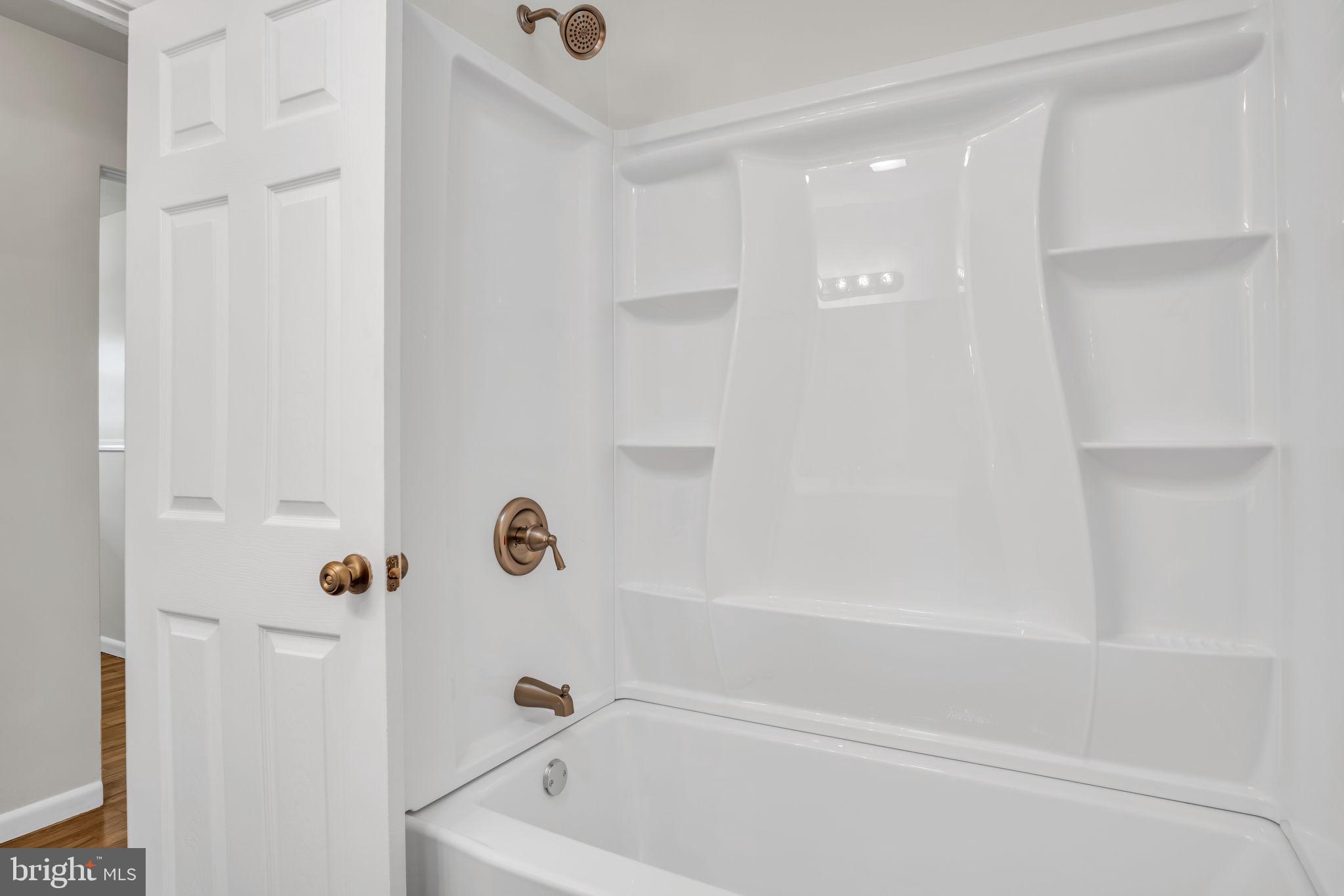 DEVON MANOR - Residential