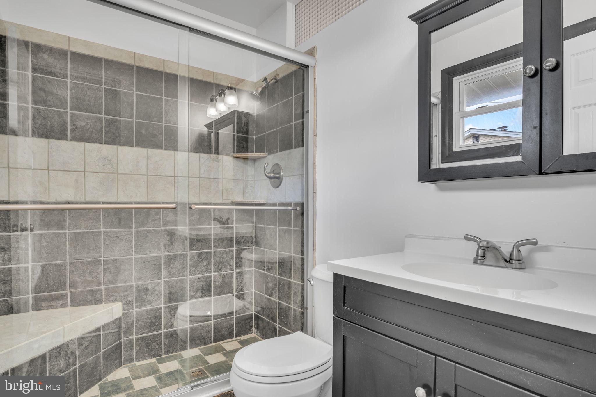 DEVON MANOR - Residential