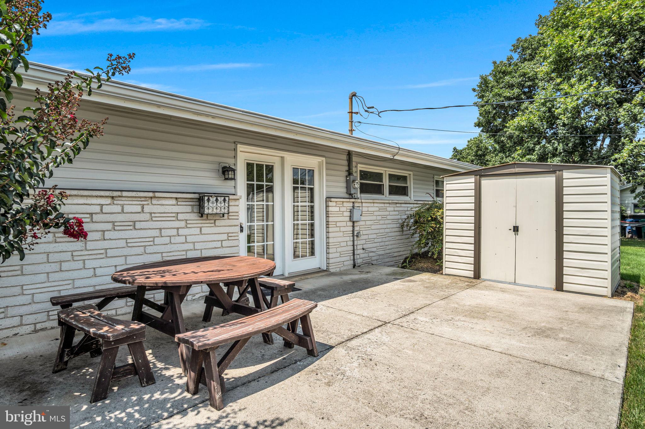 DEVON MANOR - Residential