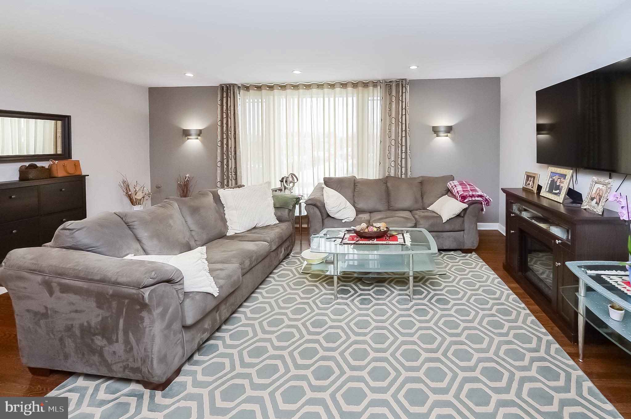 FOX CHASE - Residential