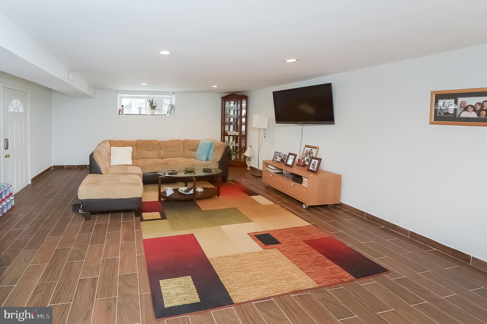 FOX CHASE - Residential