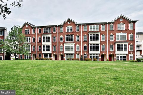 Photo of 4633 Battenburg Lane #921, FAIRFAX, VA 22030 (MLS # VAFX2307066)
