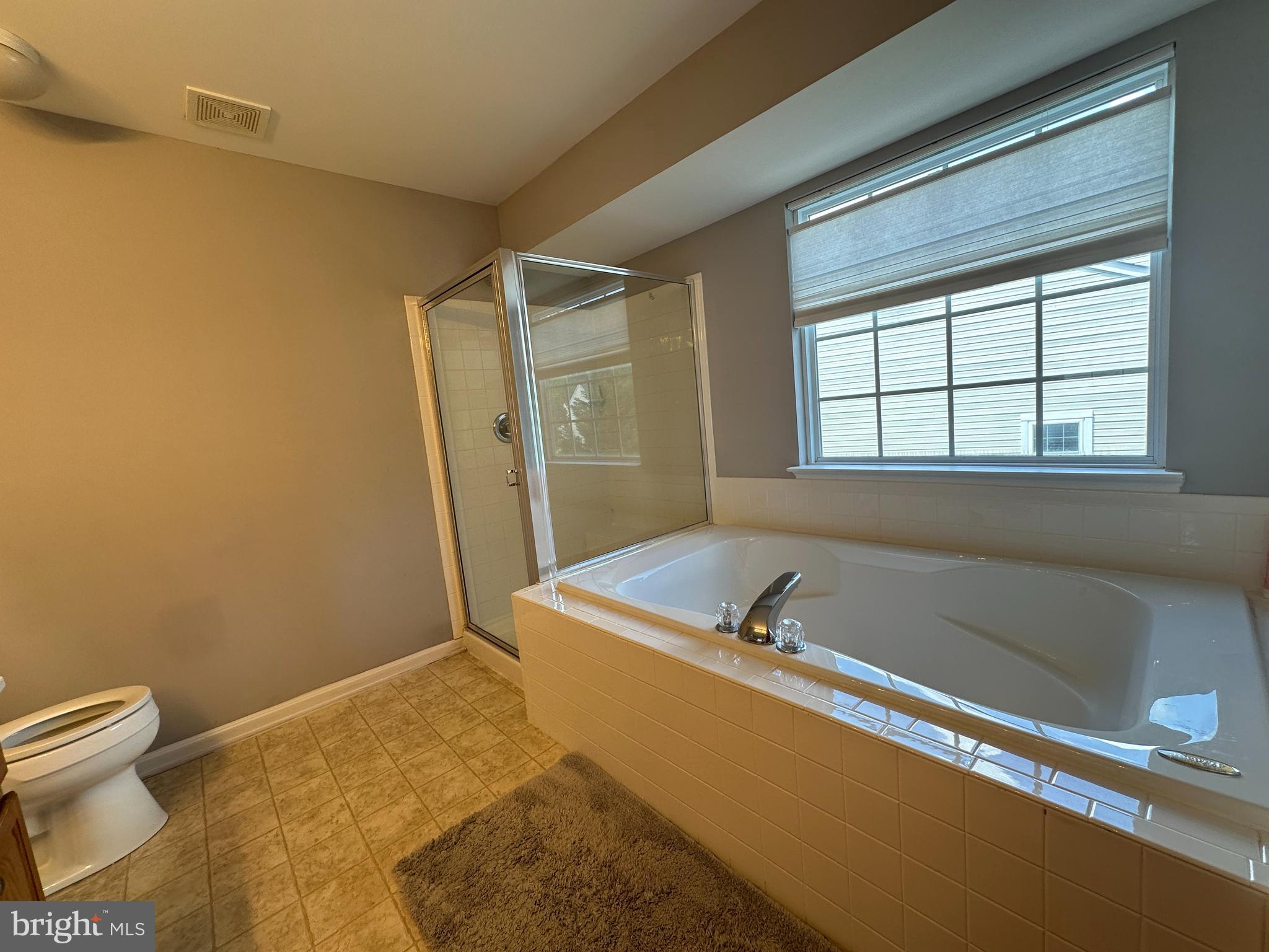 SIGNATURE AT BROADLANDS - Residential Lease