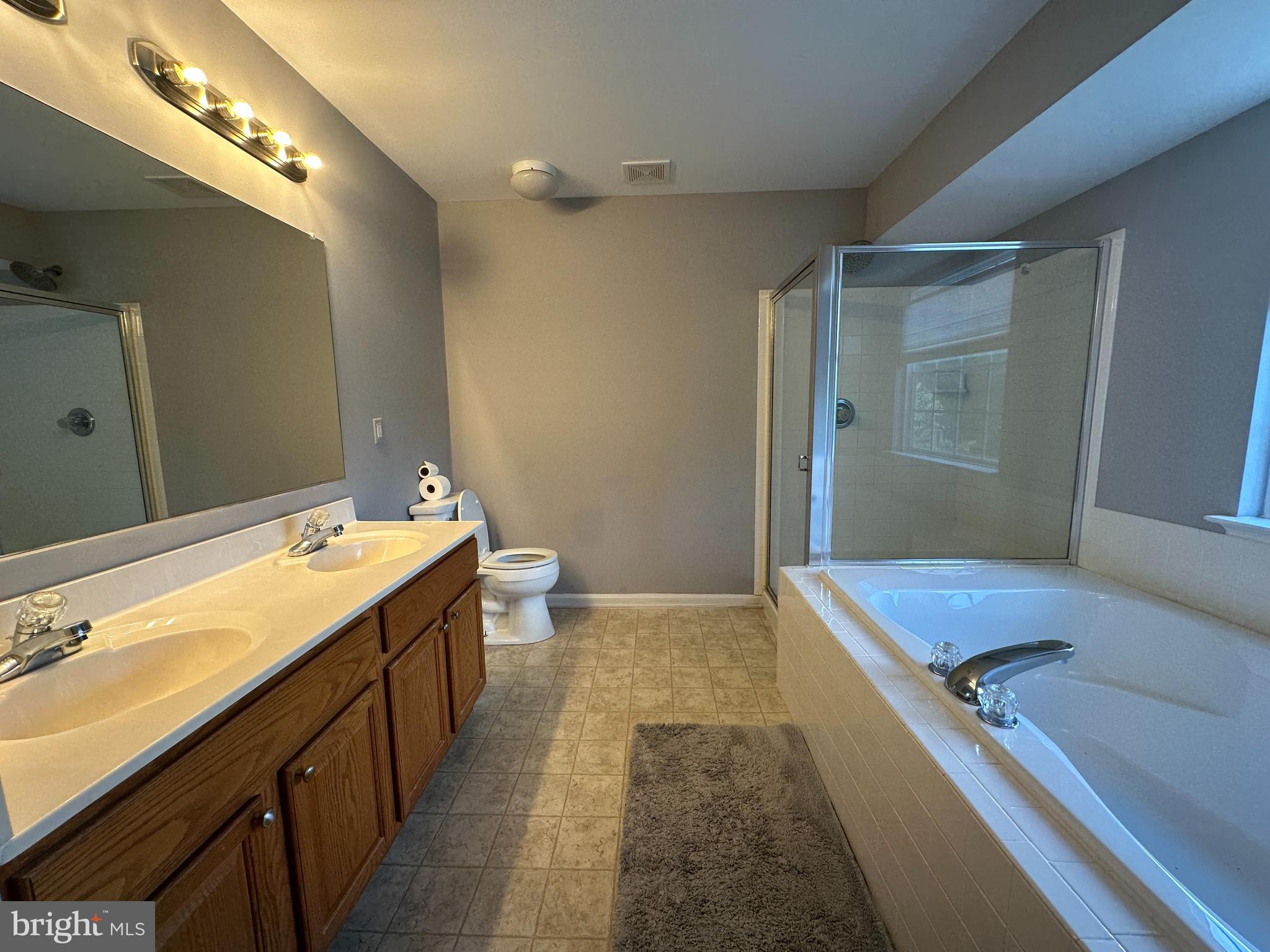 SIGNATURE AT BROADLANDS - Residential Lease