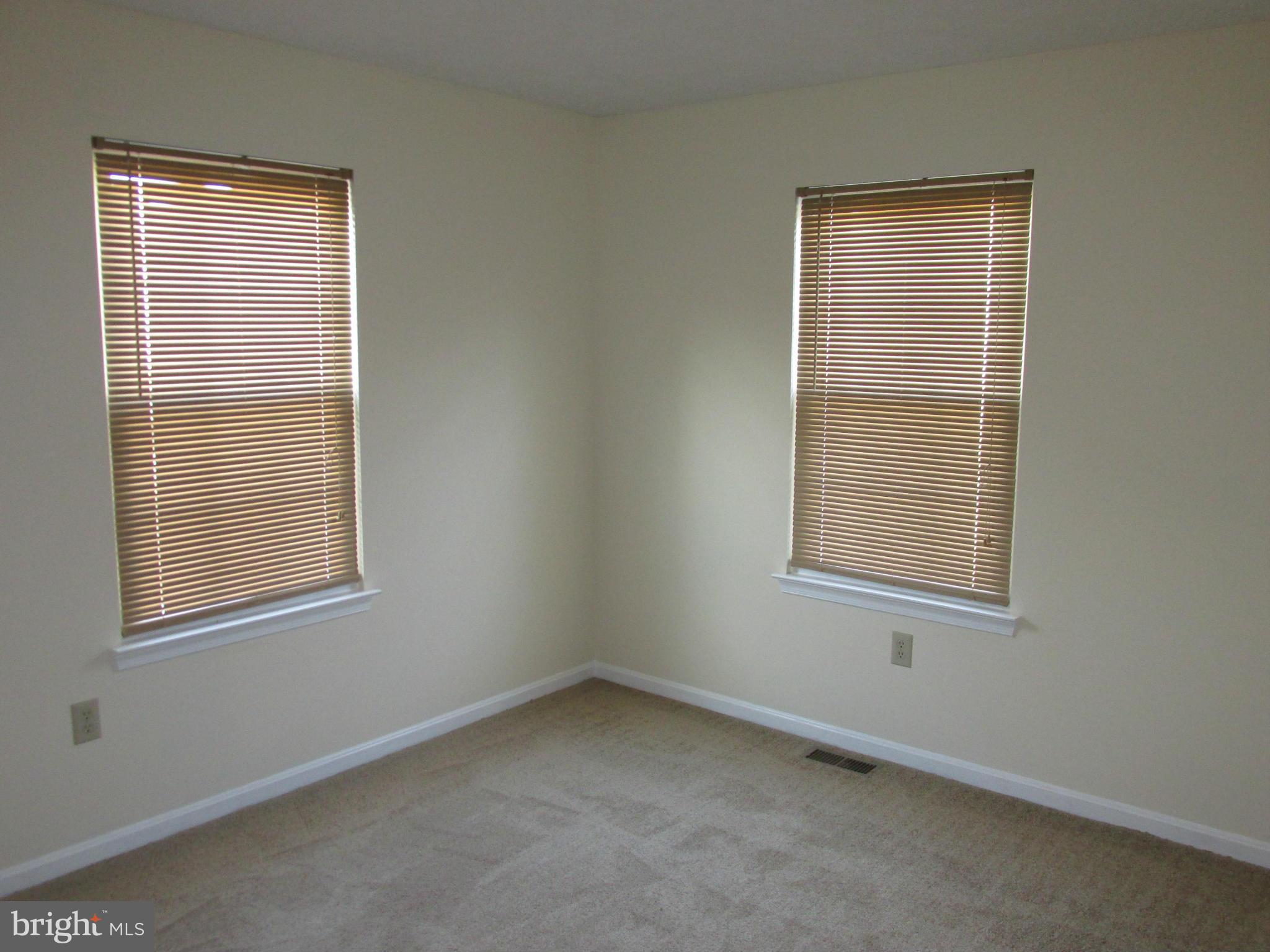 RIVERSIDE RUN IND HEAD - Residential Lease