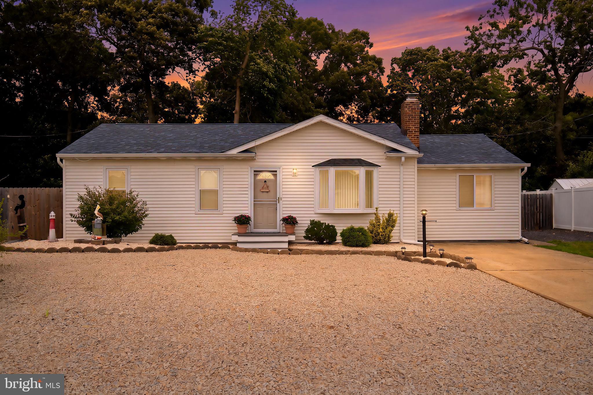 909 W PANAMA COURT