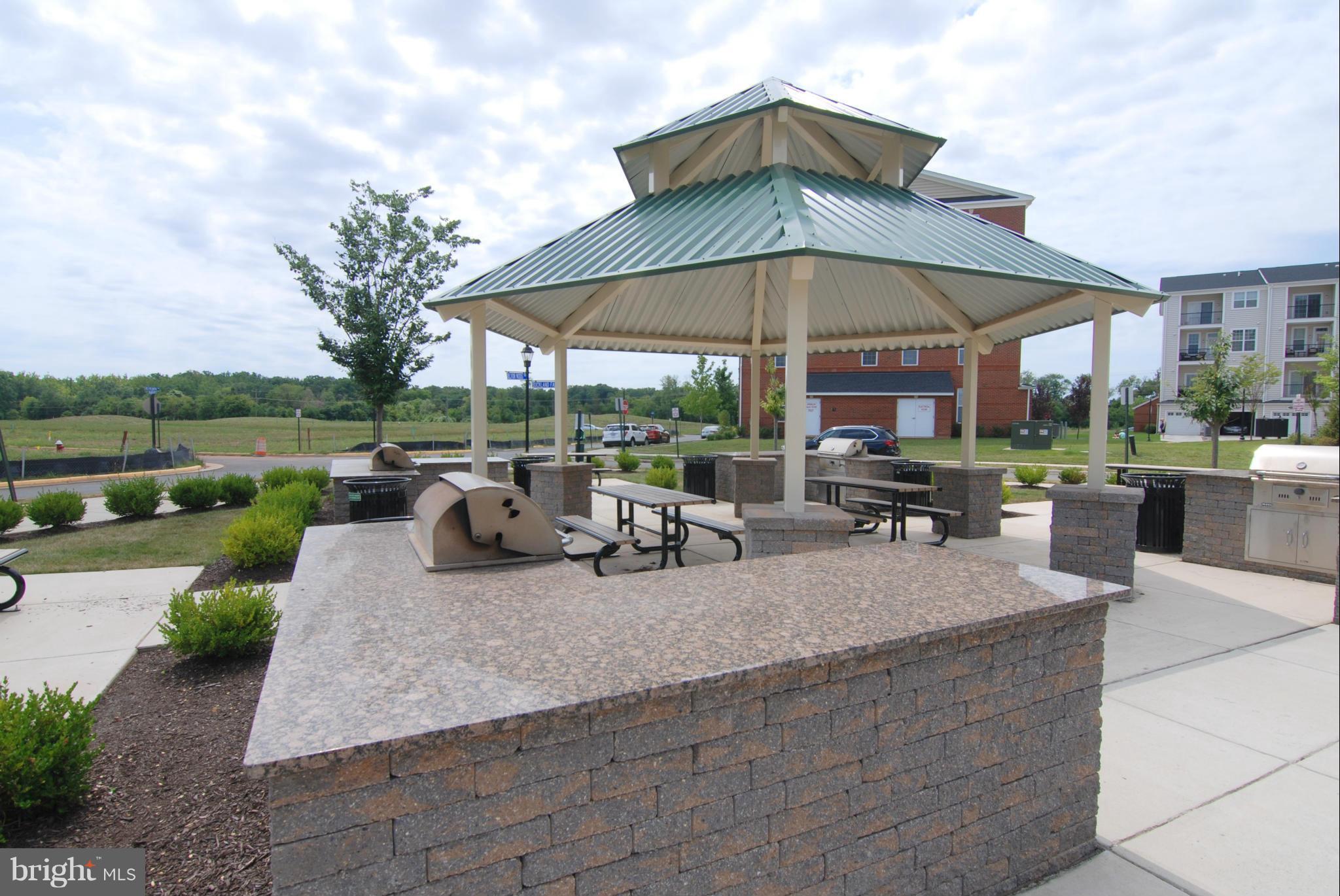 LOUDOUN VALLEY ESTATES - Residential Lease