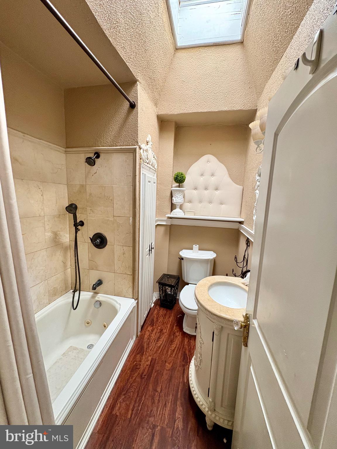 WEST OAK LANE - Residential