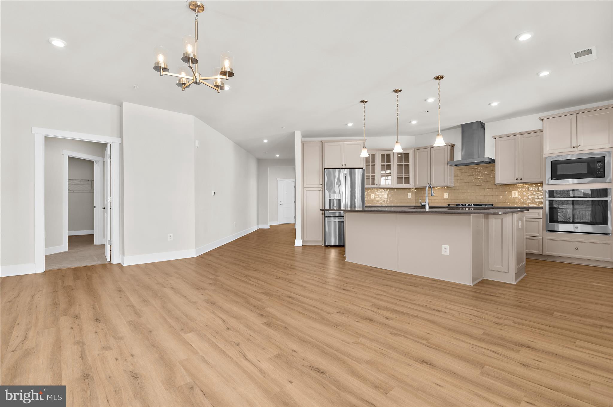 FOUR SEASONS AT KENT ISLAND - Residential