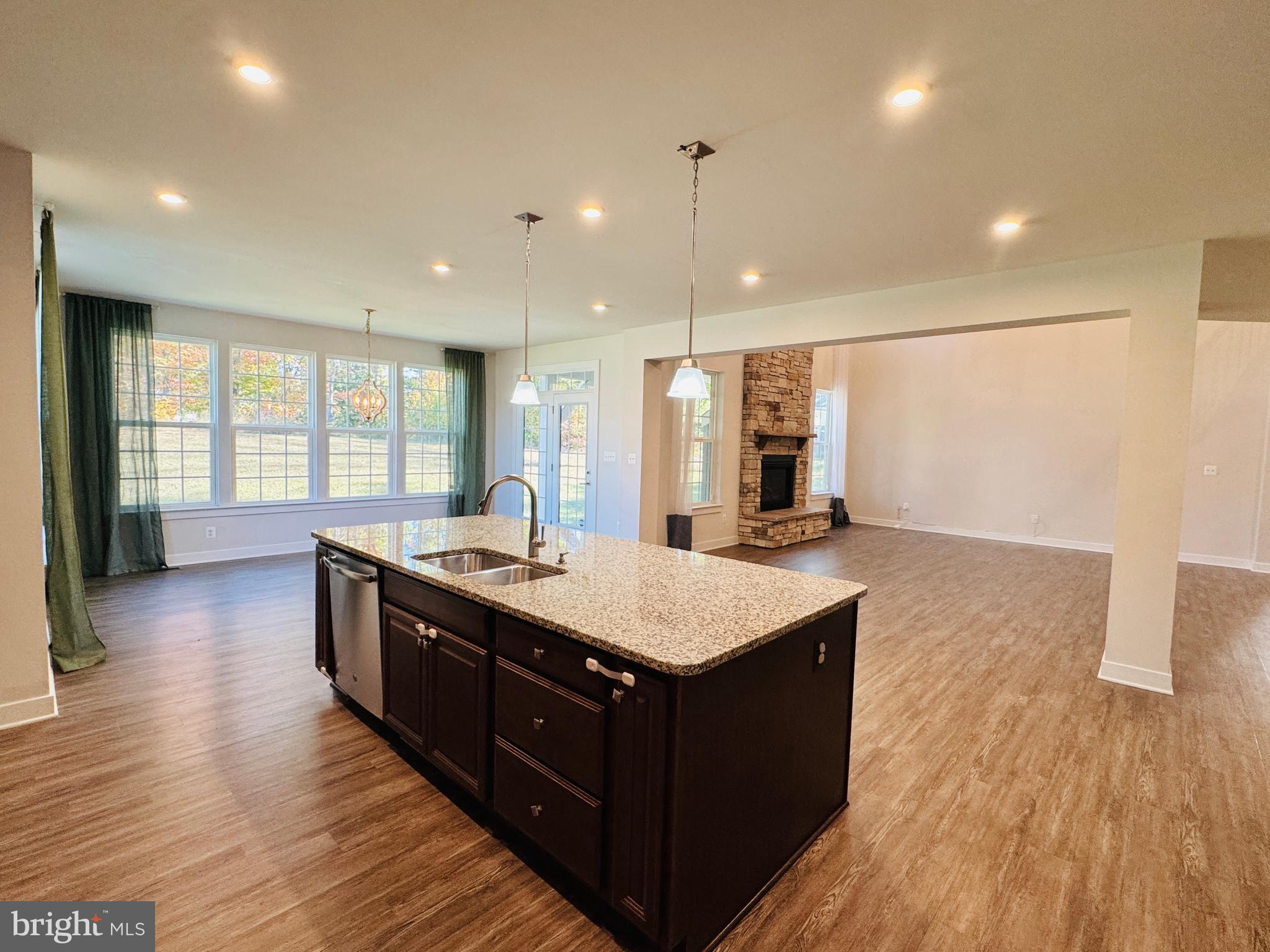 ONVILLE ESTATES - Residential Lease