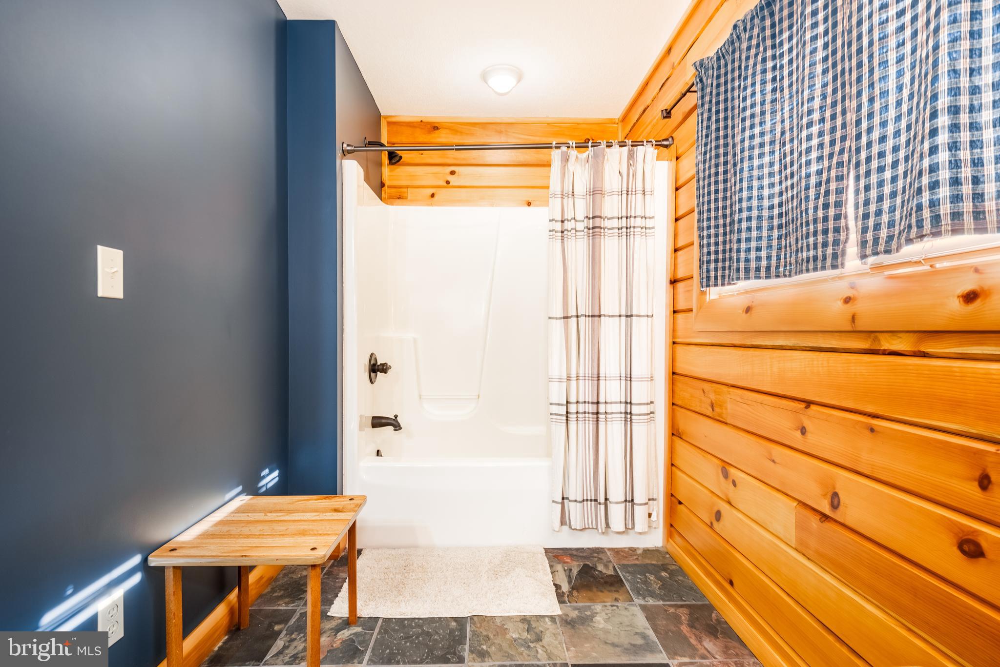 HUNTERS RIDGE ESTATES - Residential