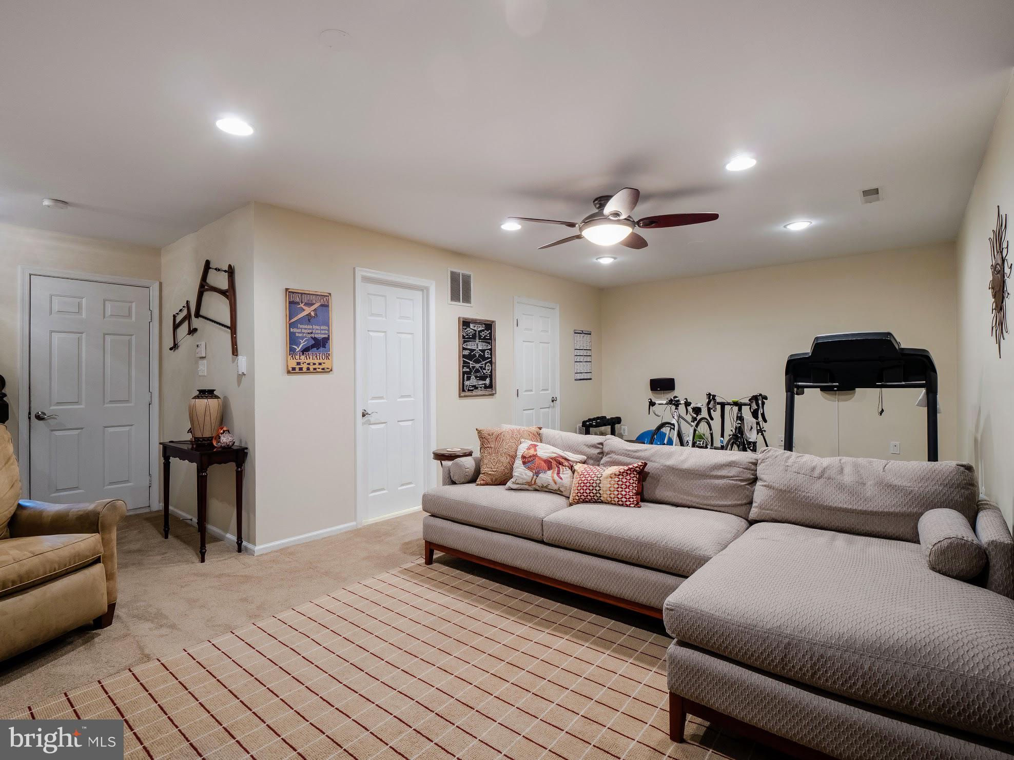 GOVERNORS GROVE - Residential