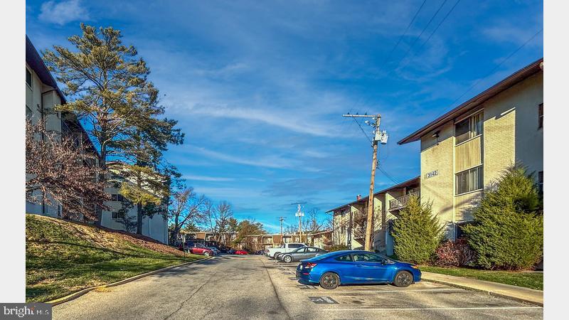 HUNTCREST CONDOMINIUM - Residential