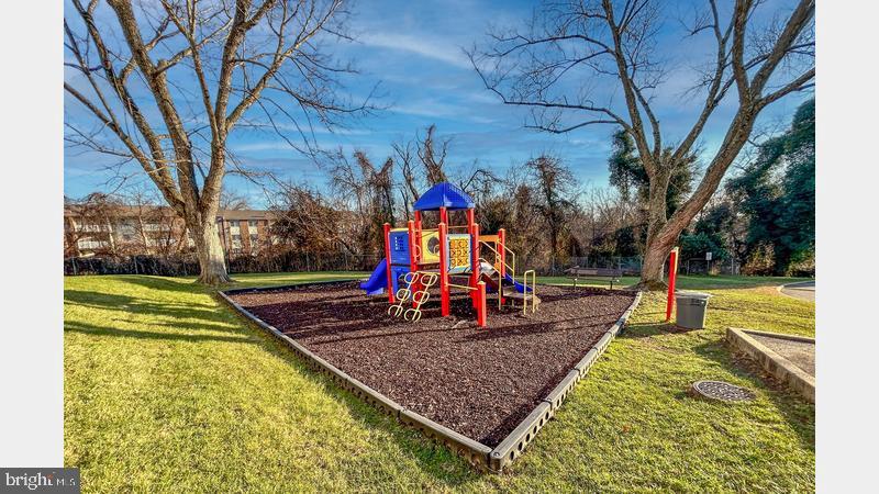 HUNTCREST CONDOMINIUM - Residential