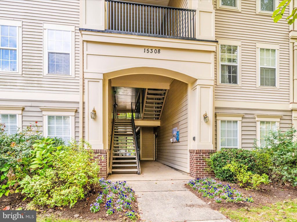 Photo of 15308 Diamond Cove Terrace #3C, ROCKVILLE, MD 20850 (MLS # MDMC2204626)