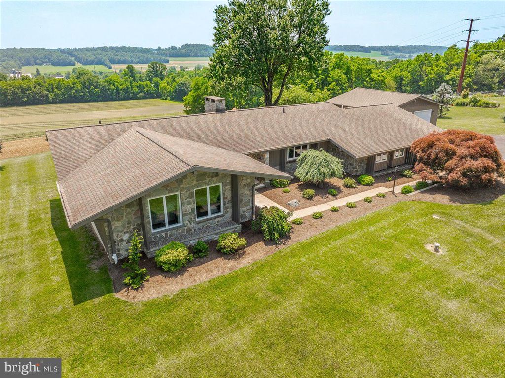 Photo of 102 Upper Valley Road, CHRISTIANA, PA 17509 (MLS # PALA2071294)