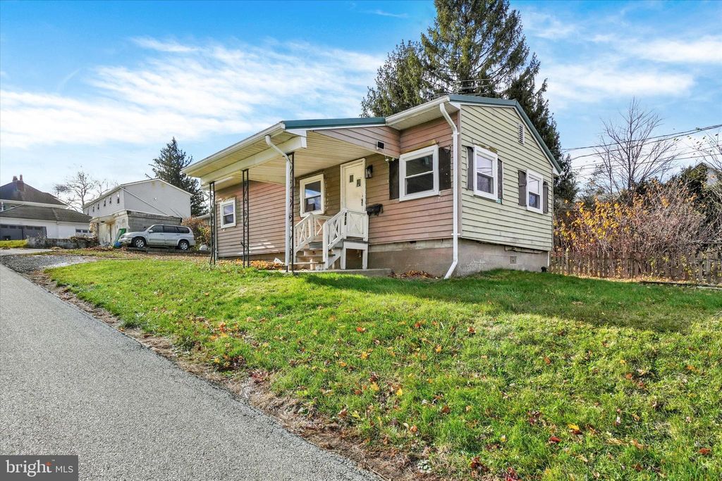 Photo of 430 E Maple Street, DALLASTOWN, PA 17313 (MLS # PAYK2093706)