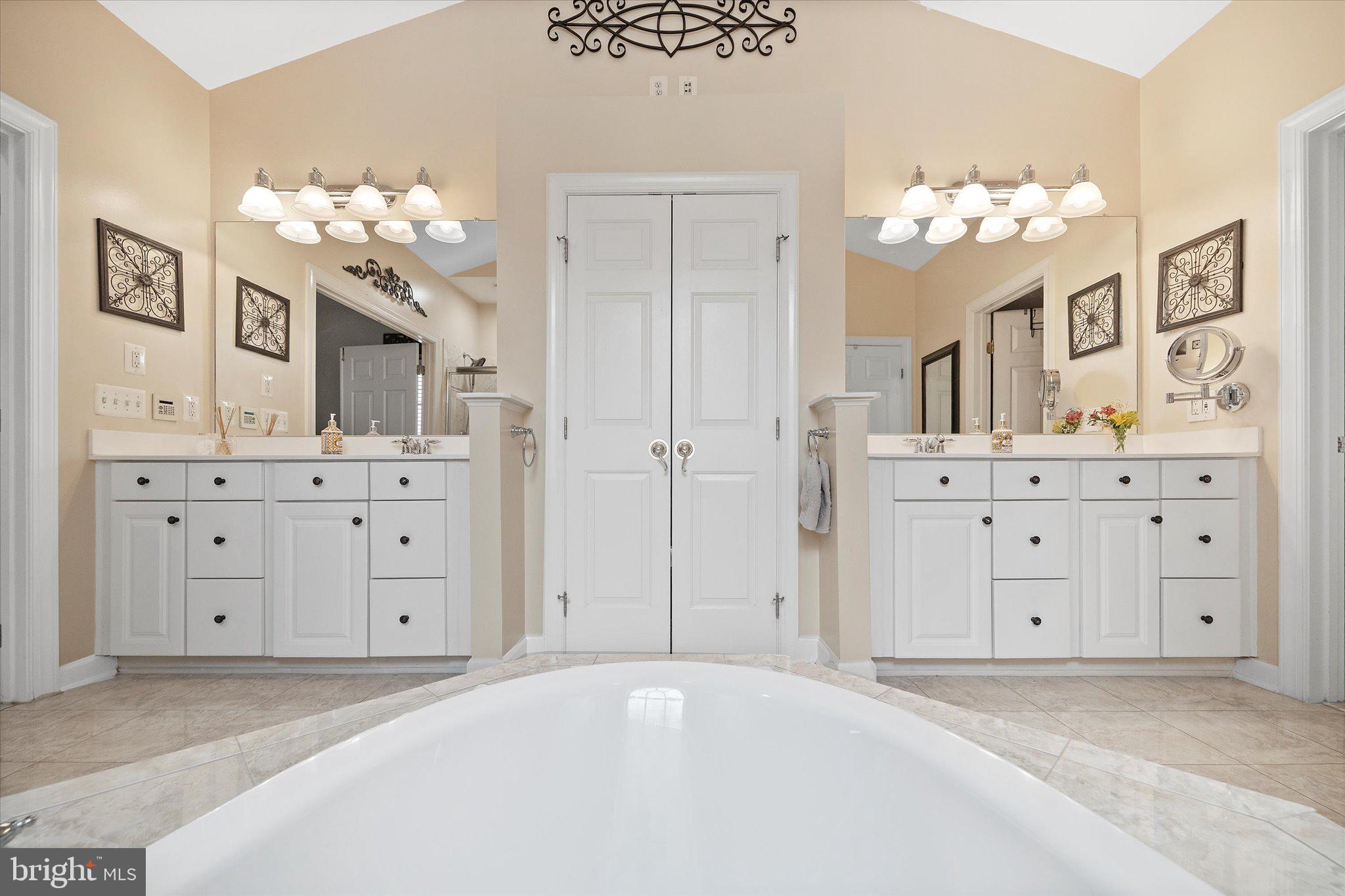 LANSDOWNE ON THE POTOMAC - Residential