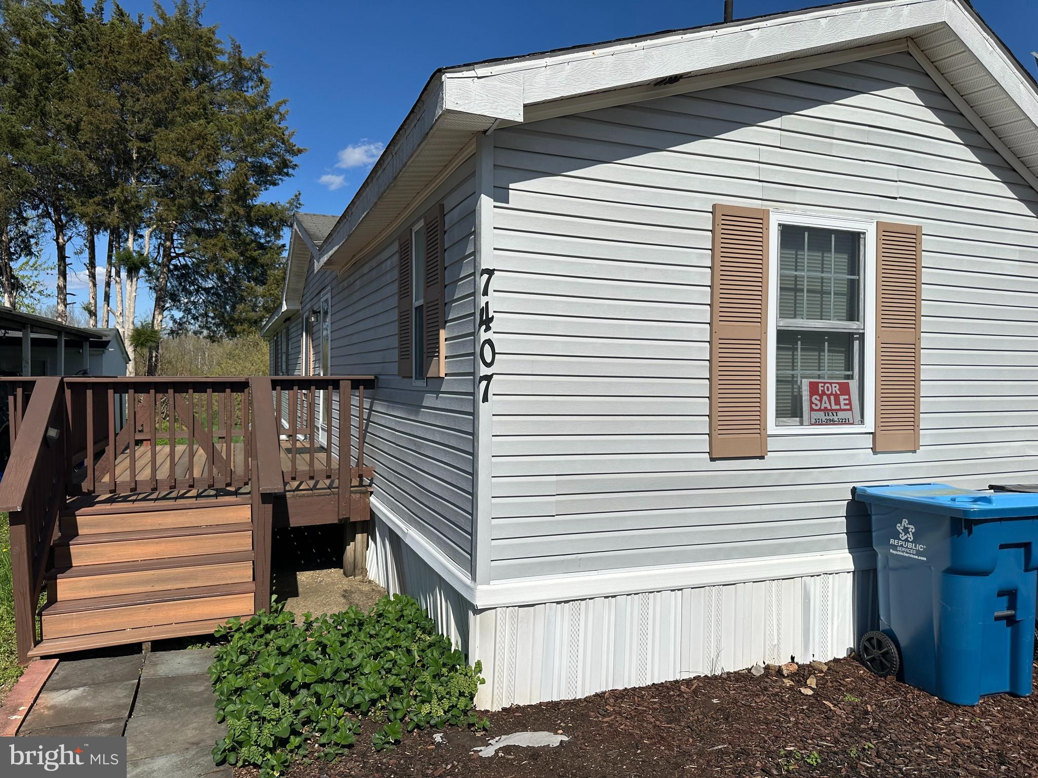 7407 PEPPERTREE LANE