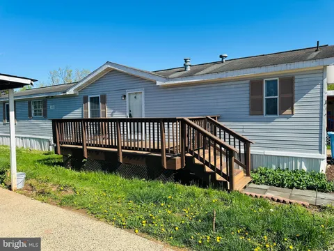 7407 Peppertree Lane, Manassas Park, VA MLS: VAPW2085970
