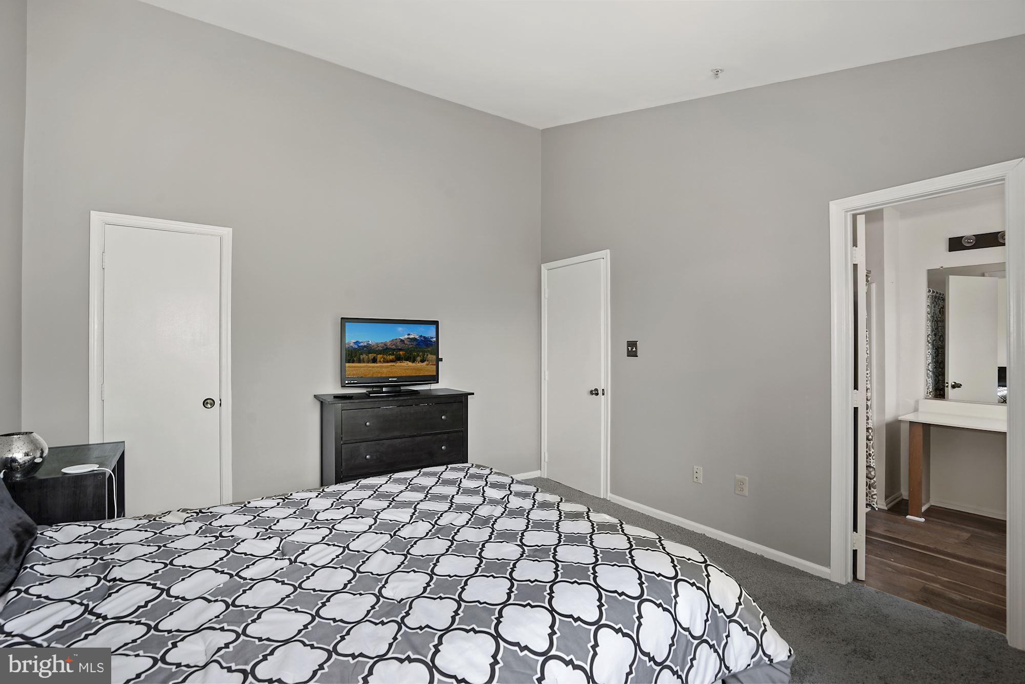 YORKSHIRE KNOLLS - Residential