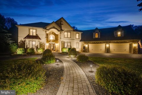 Photo of 708 Bencru Avenue, MECHANICSBURG, PA 17055 (MLS # PAYK2089254)