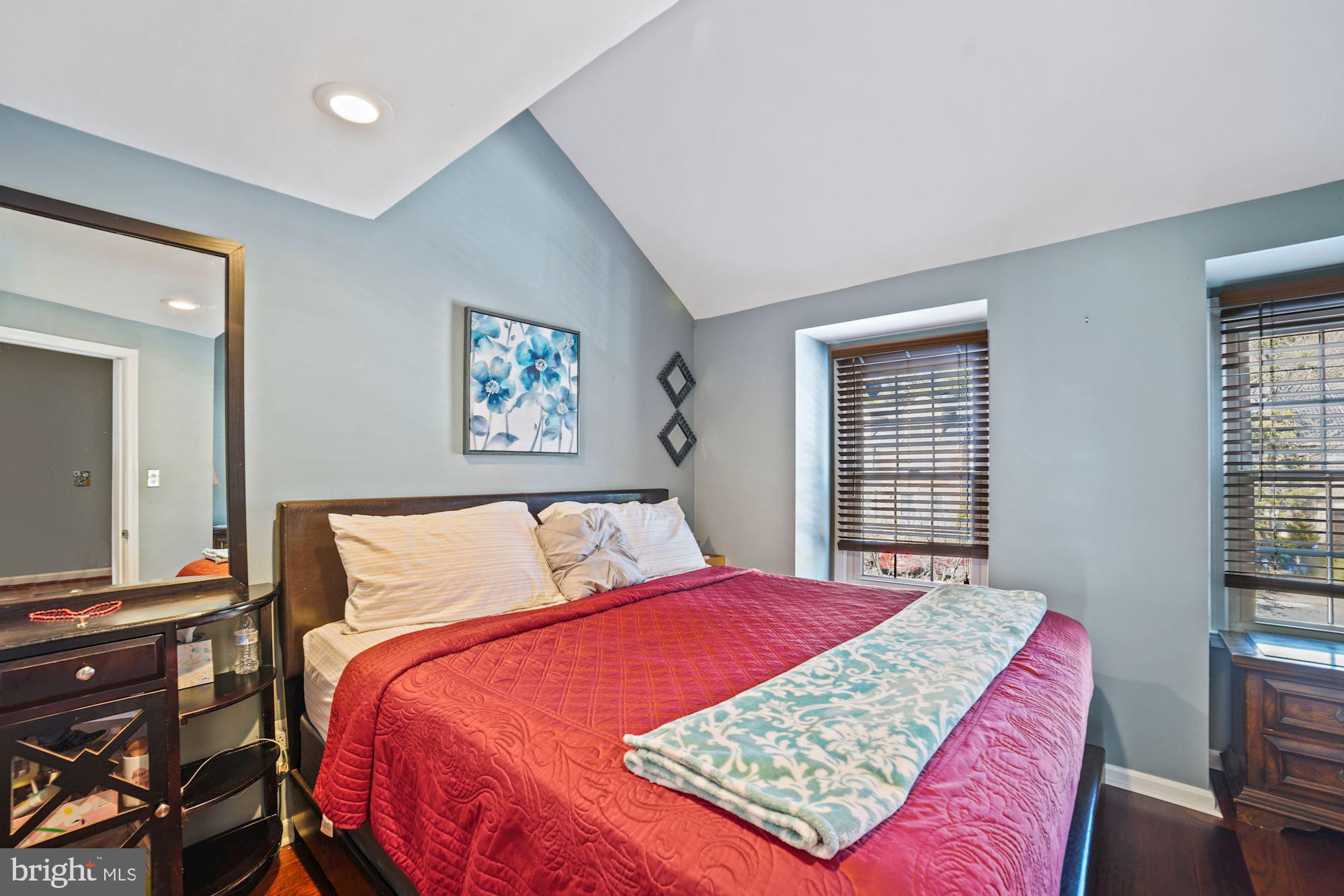 ESSEX PLACE - Residential