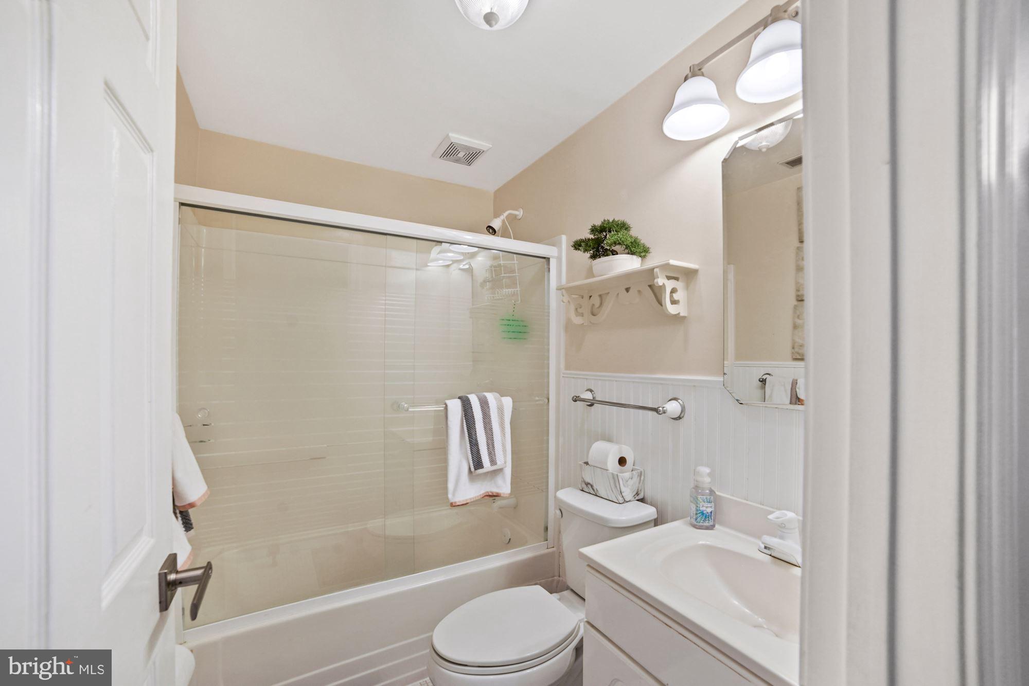 ESSEX PLACE - Residential