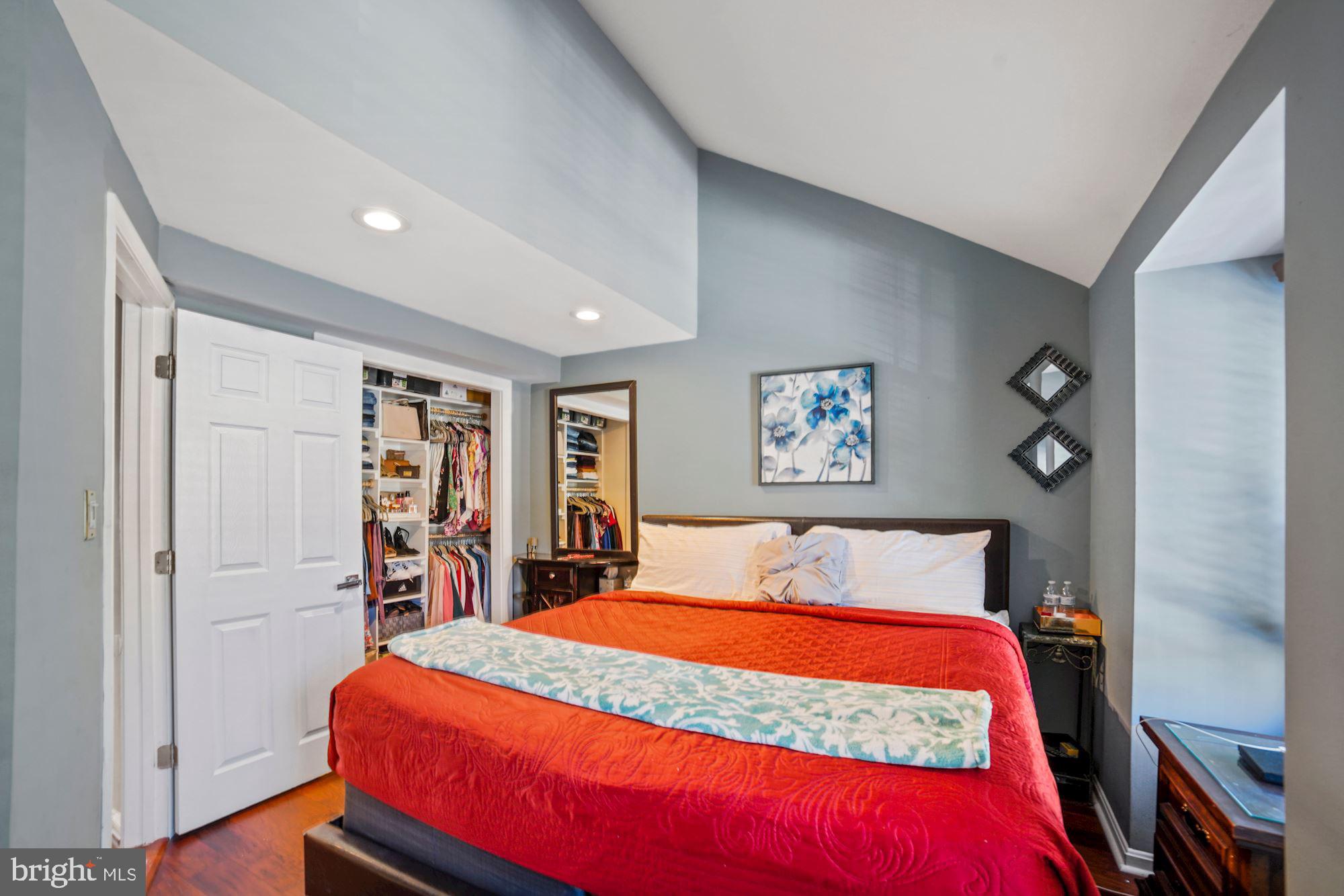 ESSEX PLACE - Residential