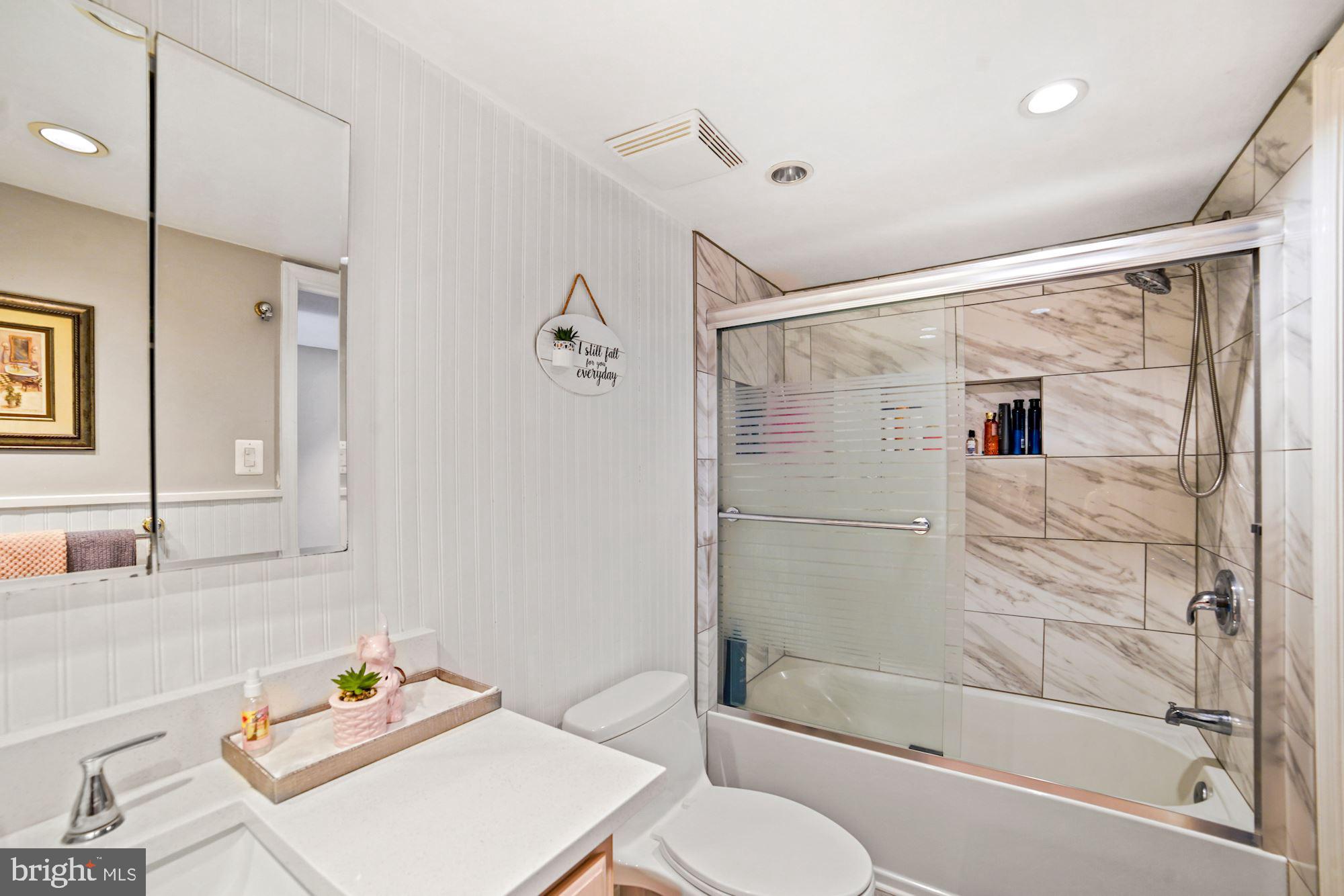 ESSEX PLACE - Residential