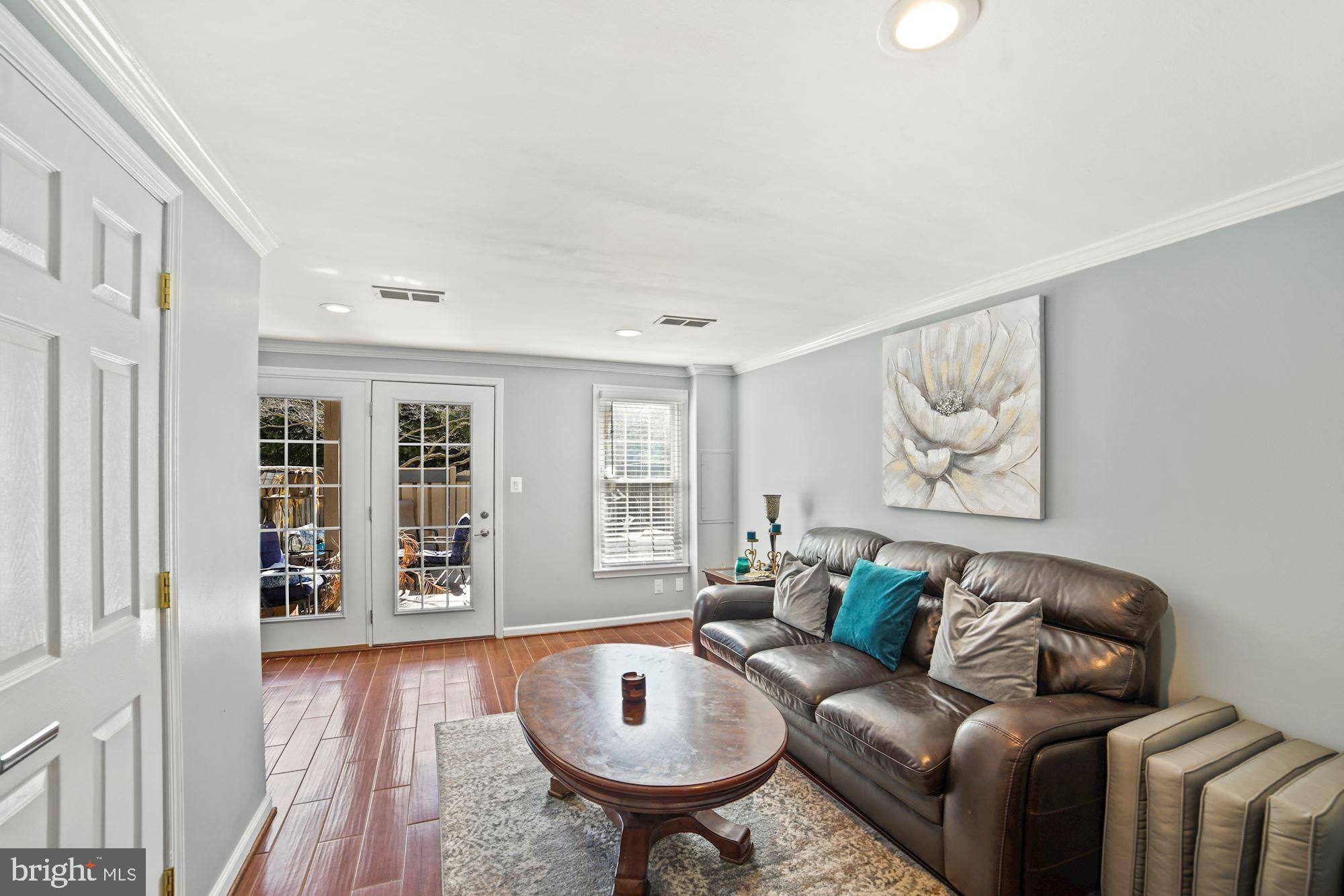 ESSEX PLACE - Residential