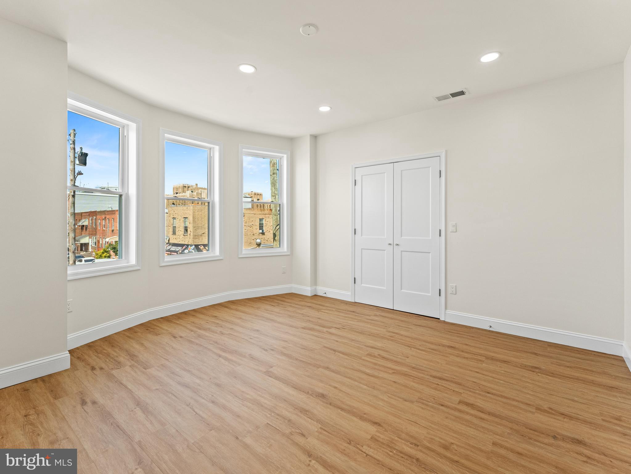 LOWER MOYAMENSING - Residential