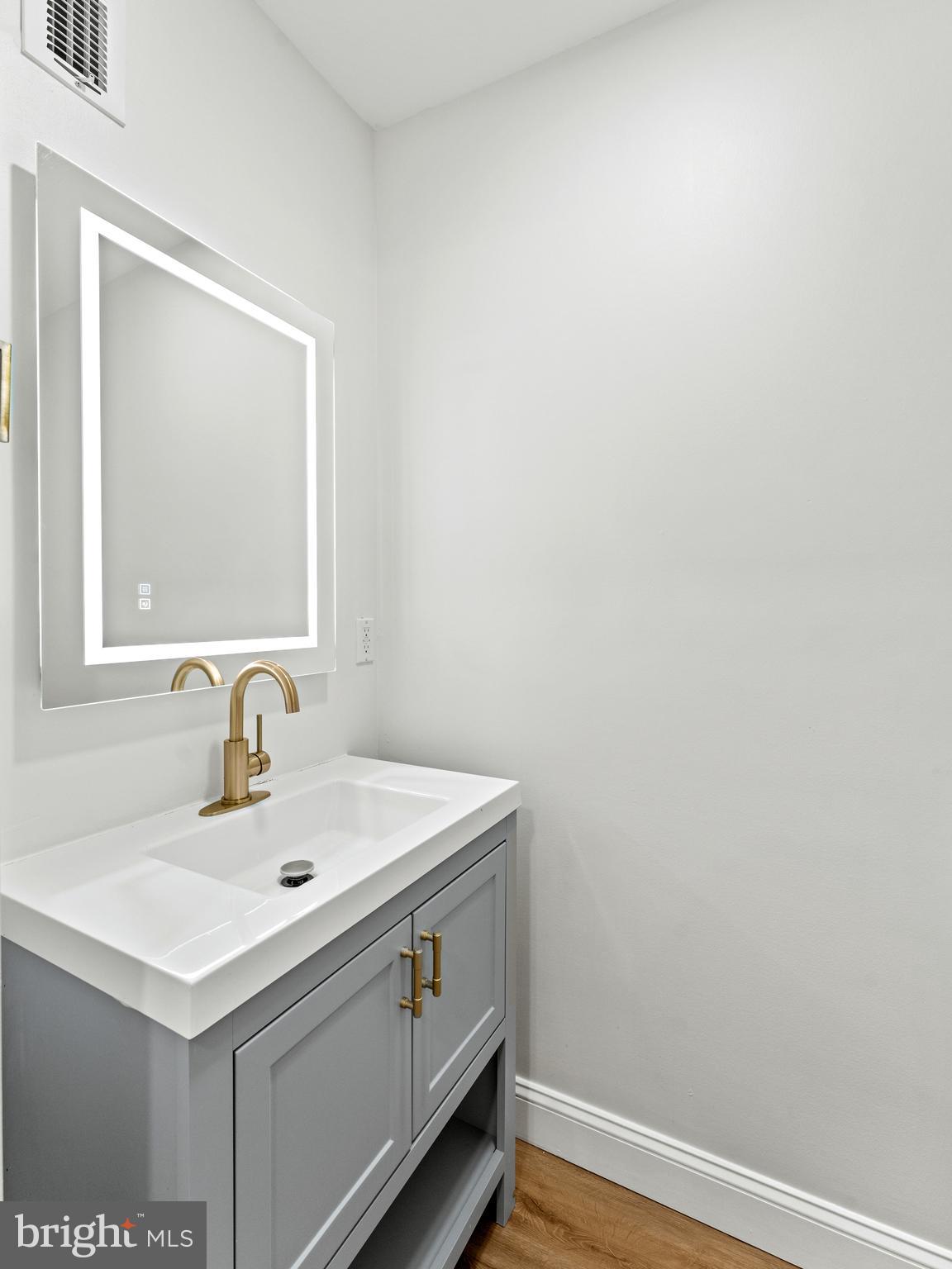 LOWER MOYAMENSING - Residential