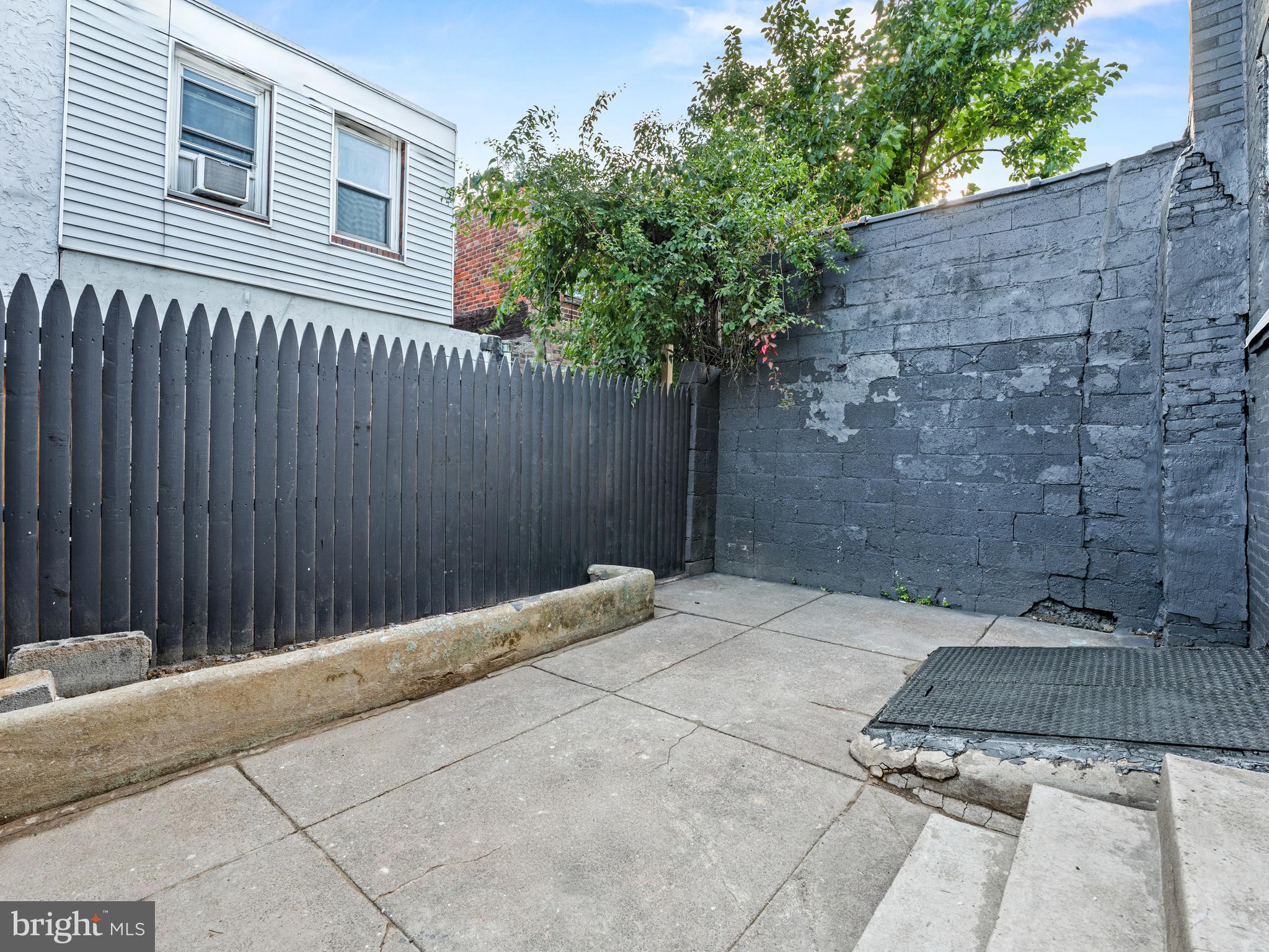 LOWER MOYAMENSING - Residential