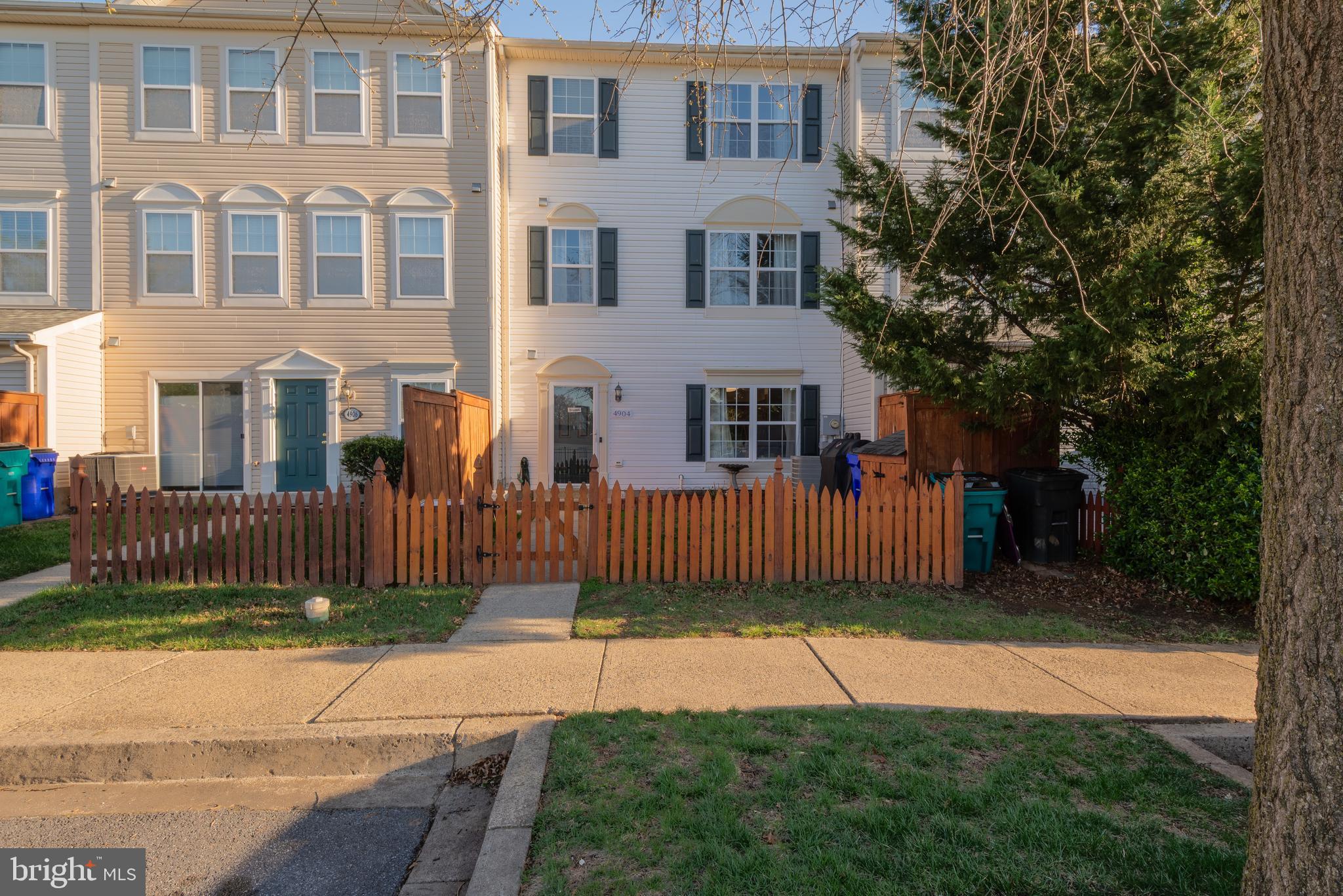 WELLINGTON TRACE - Residential