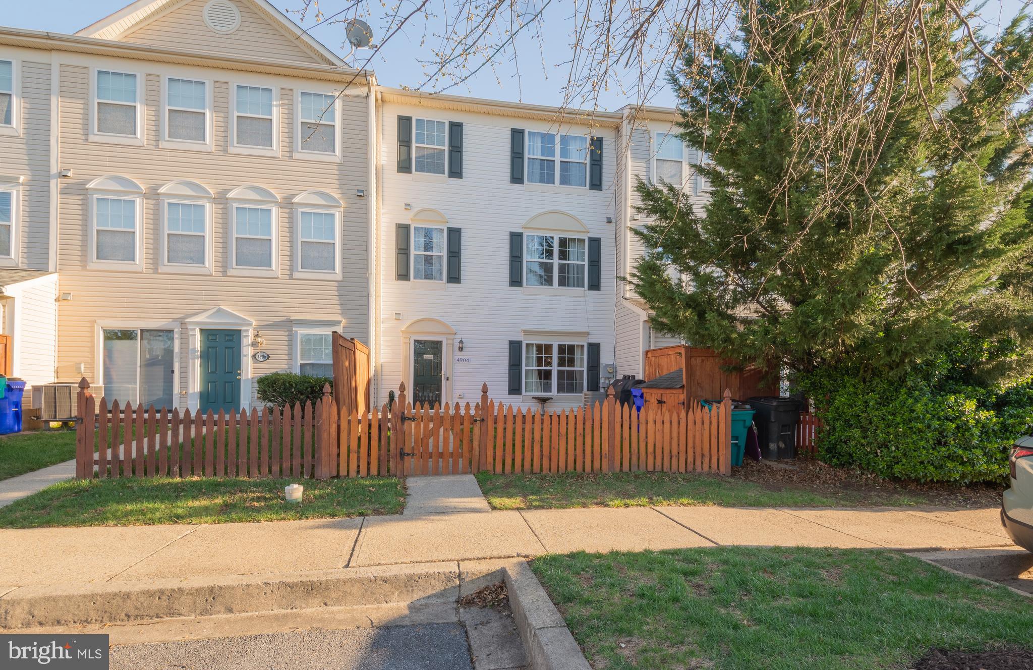 WELLINGTON TRACE - Residential