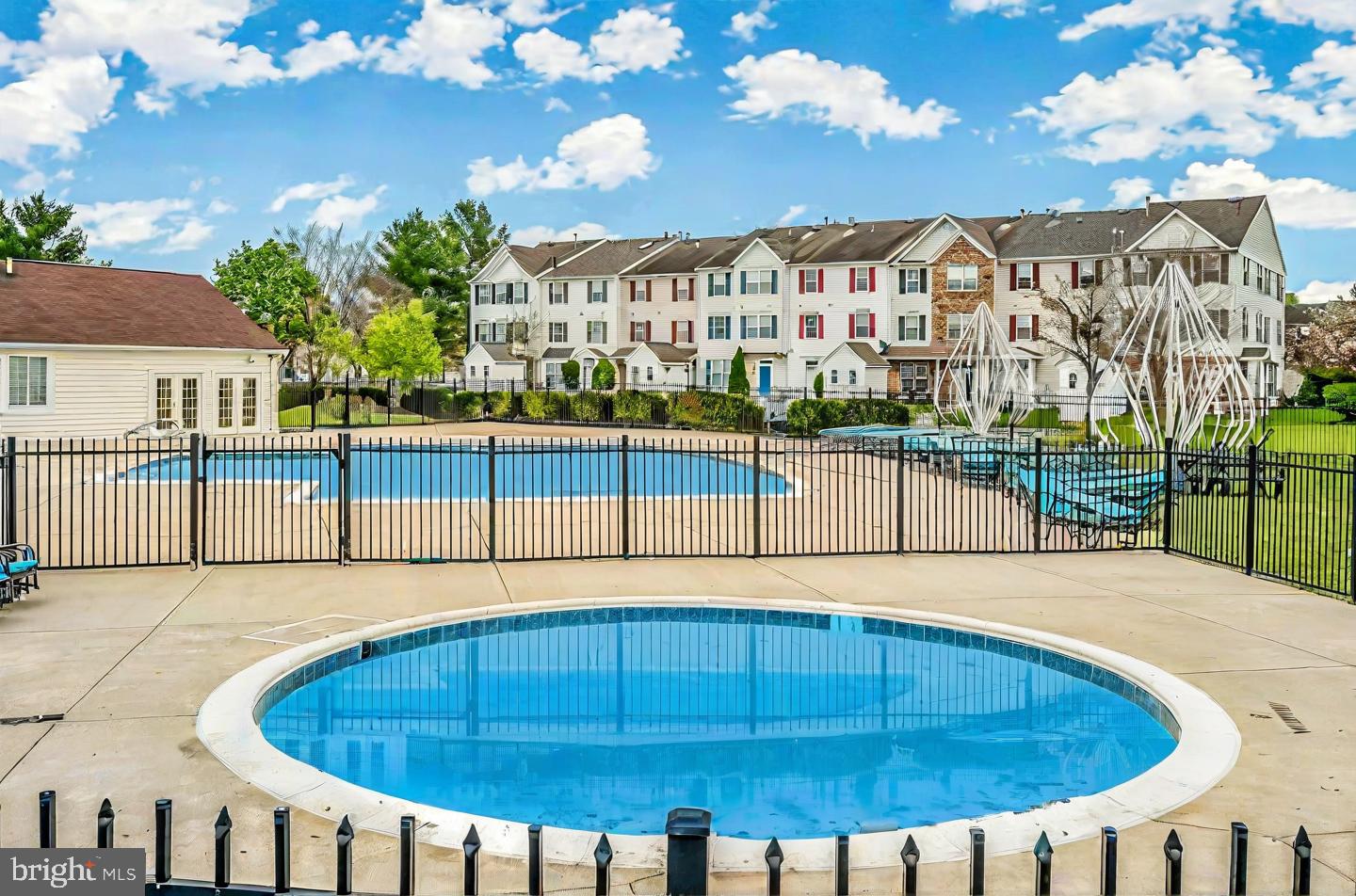 WELLINGTON TRACE - Residential