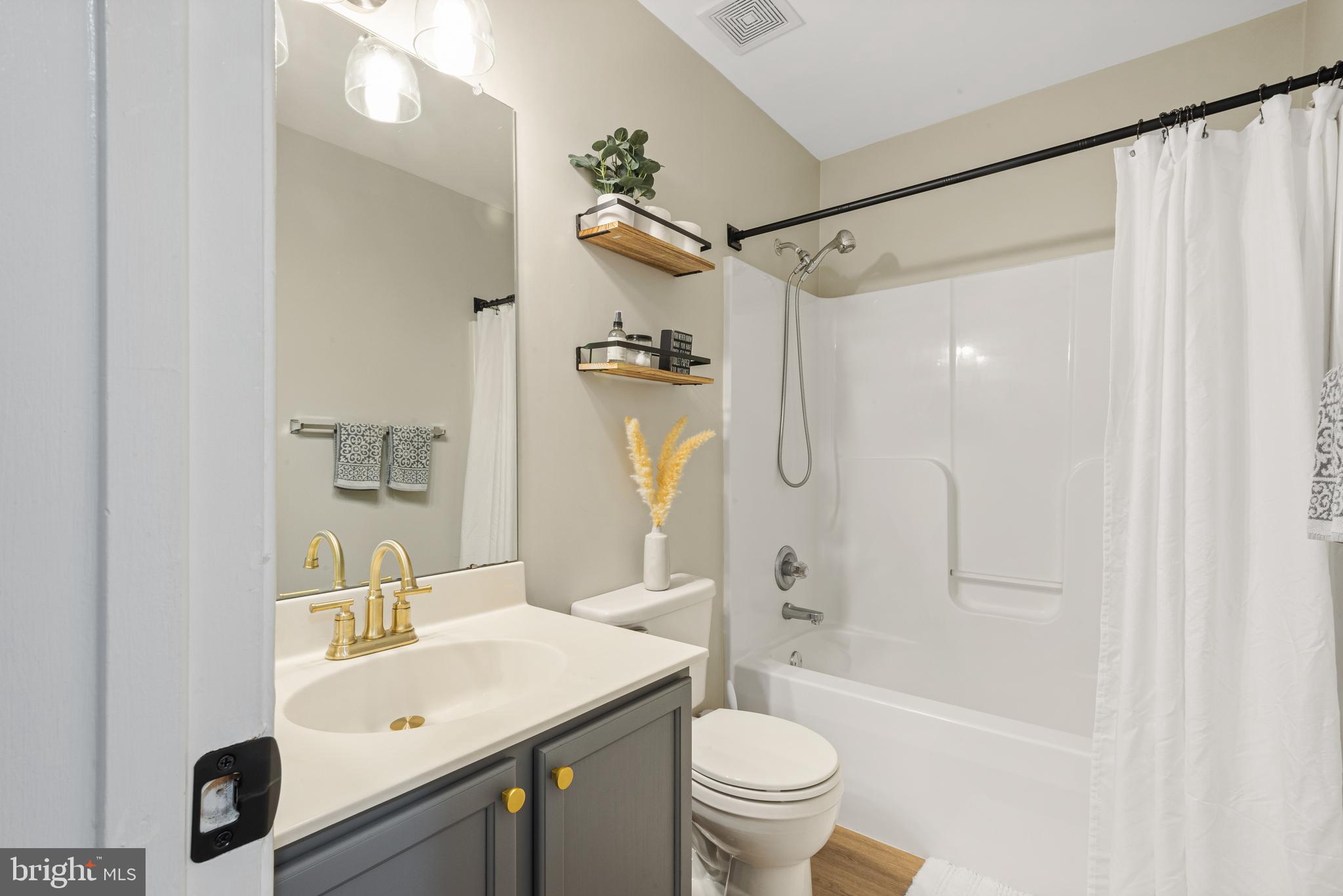 WELLINGTON TRACE - Residential