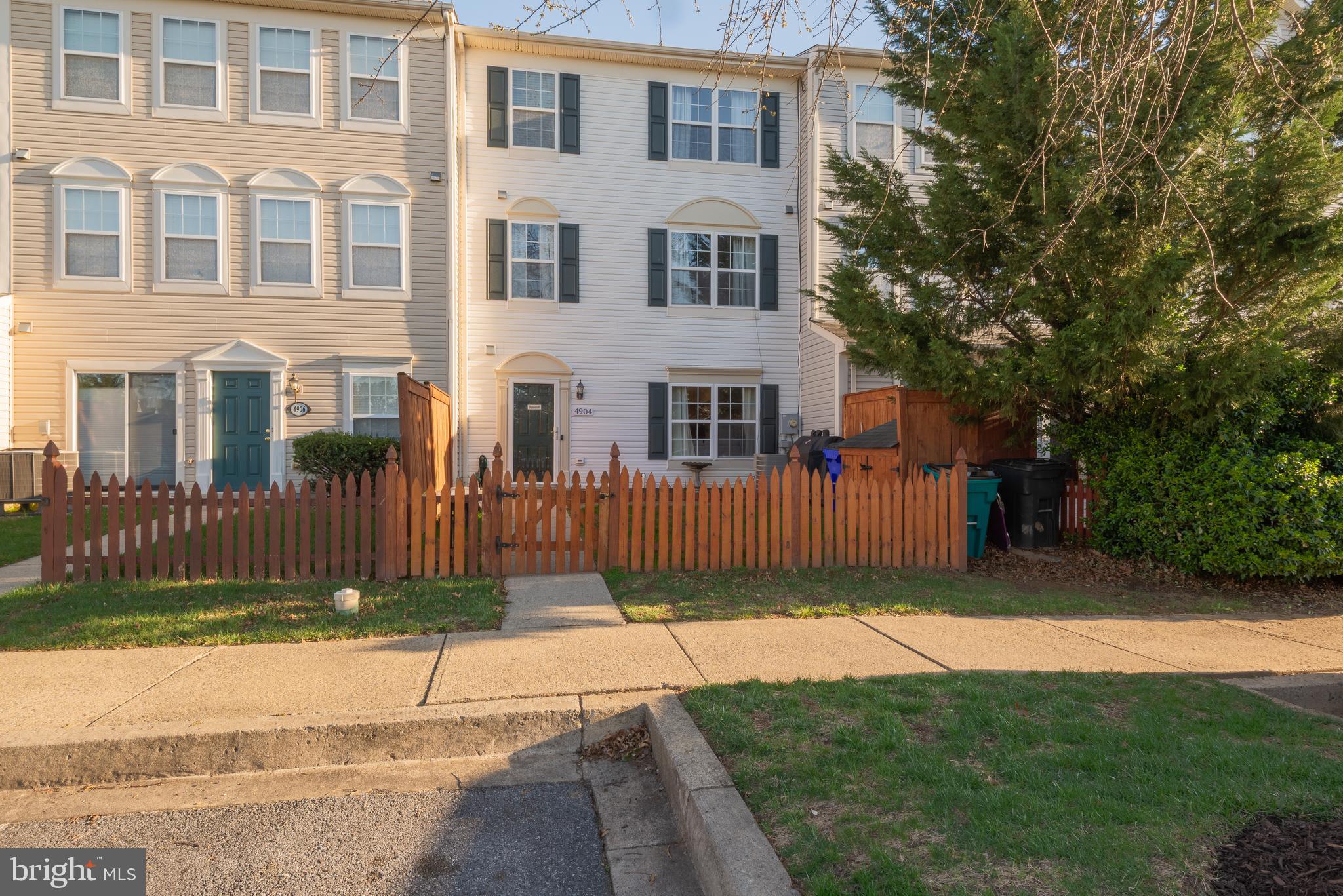 WELLINGTON TRACE - Residential