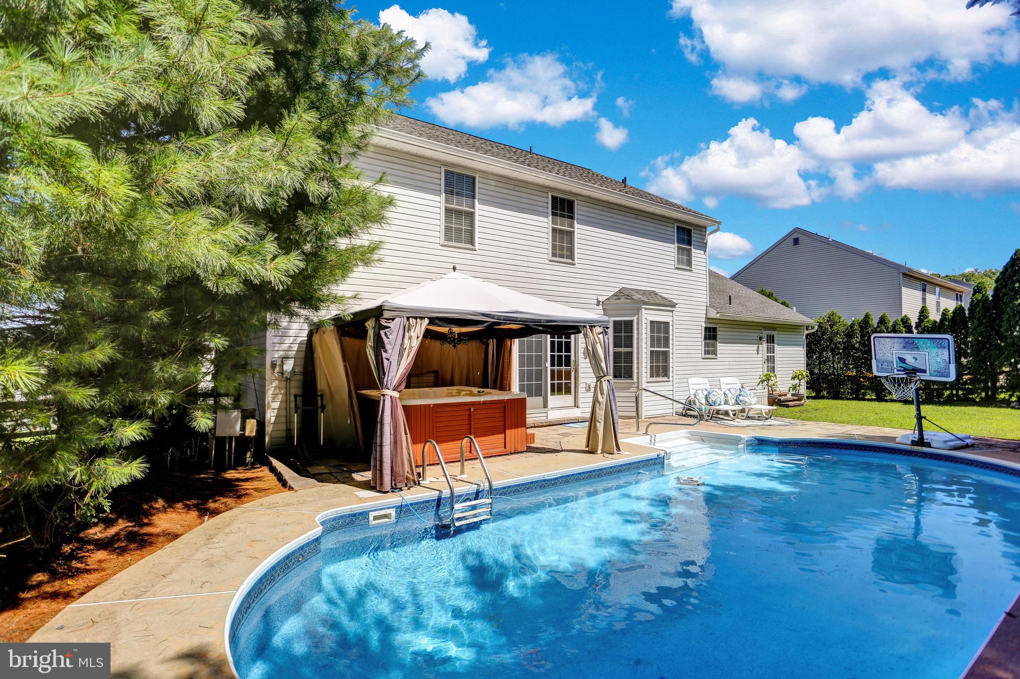 COUNTRY CLUB RUN - Residential