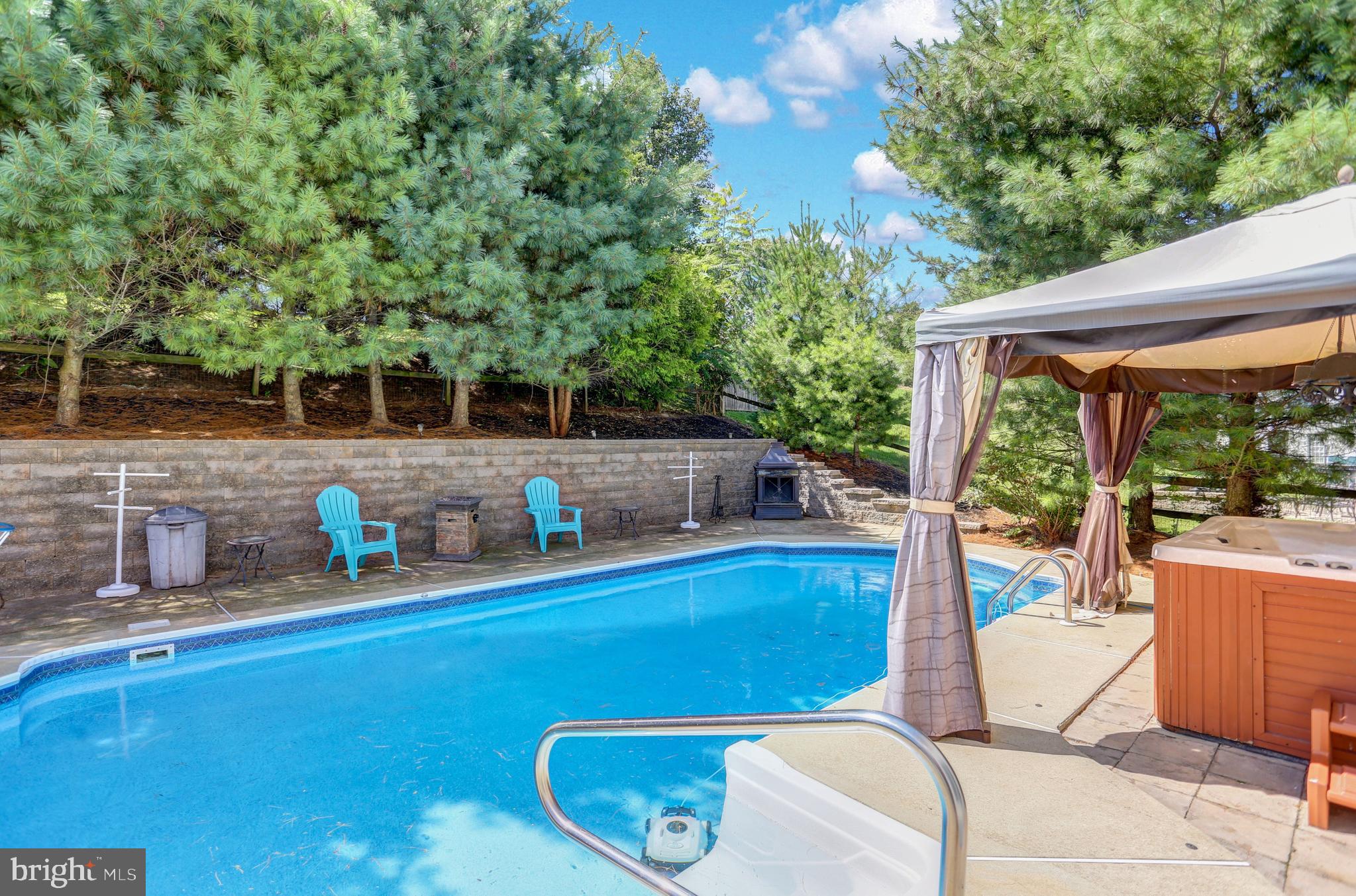 COUNTRY CLUB RUN - Residential