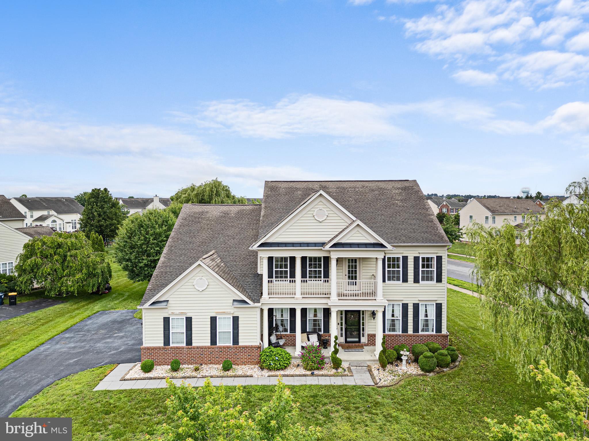 102 W CRAIL COURT