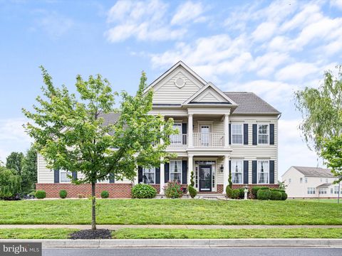 Photo of 102 W Crail Court, MIDDLETOWN, DE 19709 (MLS # DENC2083360)