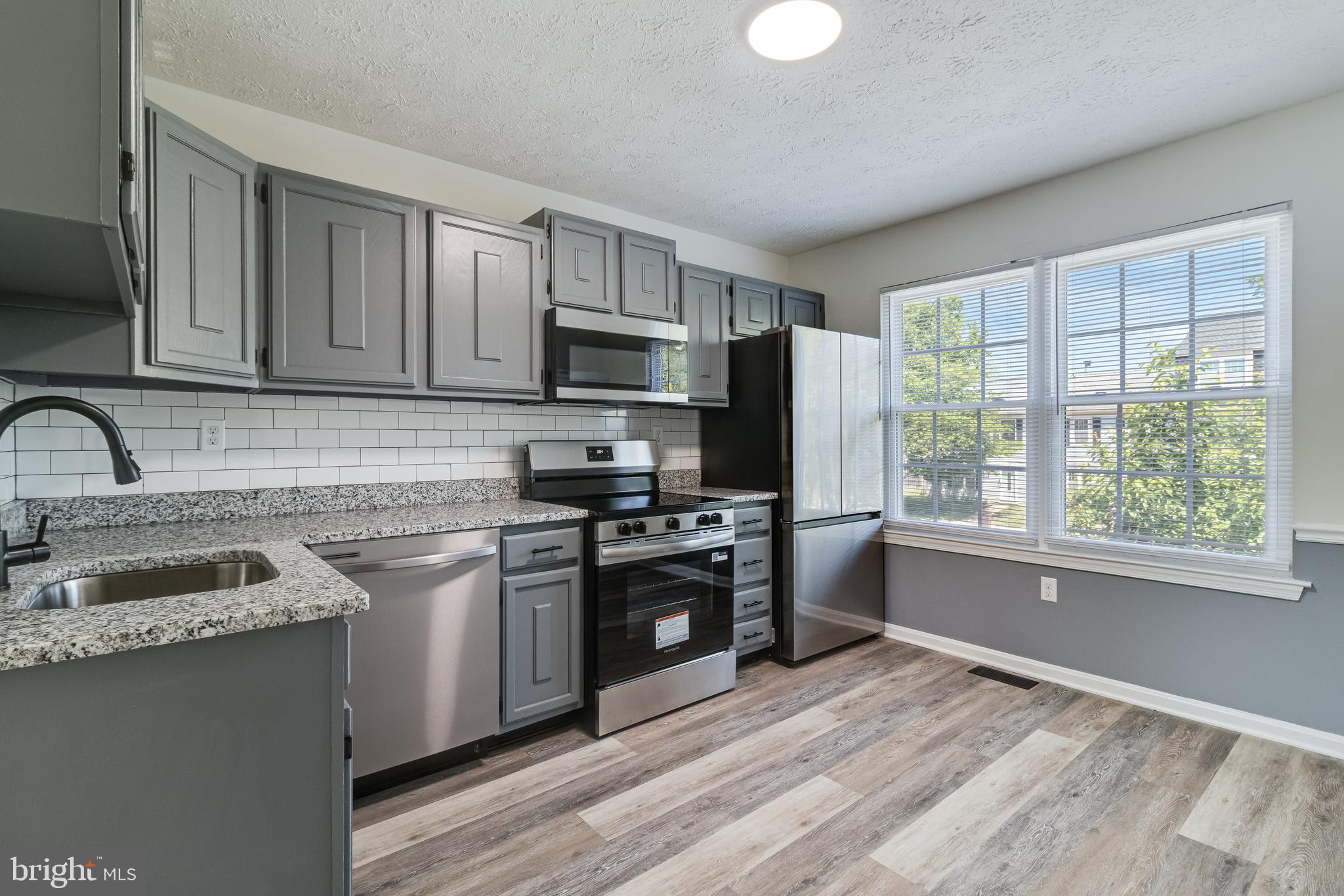 RIVERSIDE RUN IND HEAD - Residential