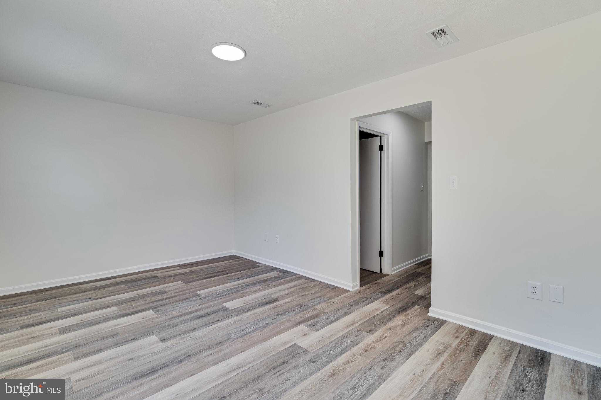 RIVERSIDE RUN IND HEAD - Residential