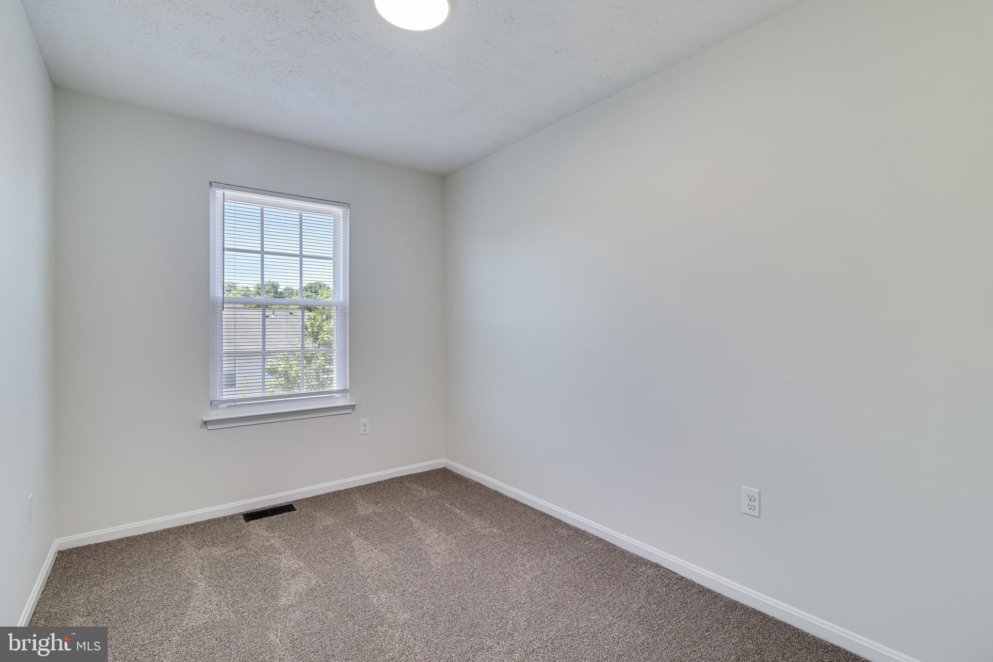 RIVERSIDE RUN IND HEAD - Residential