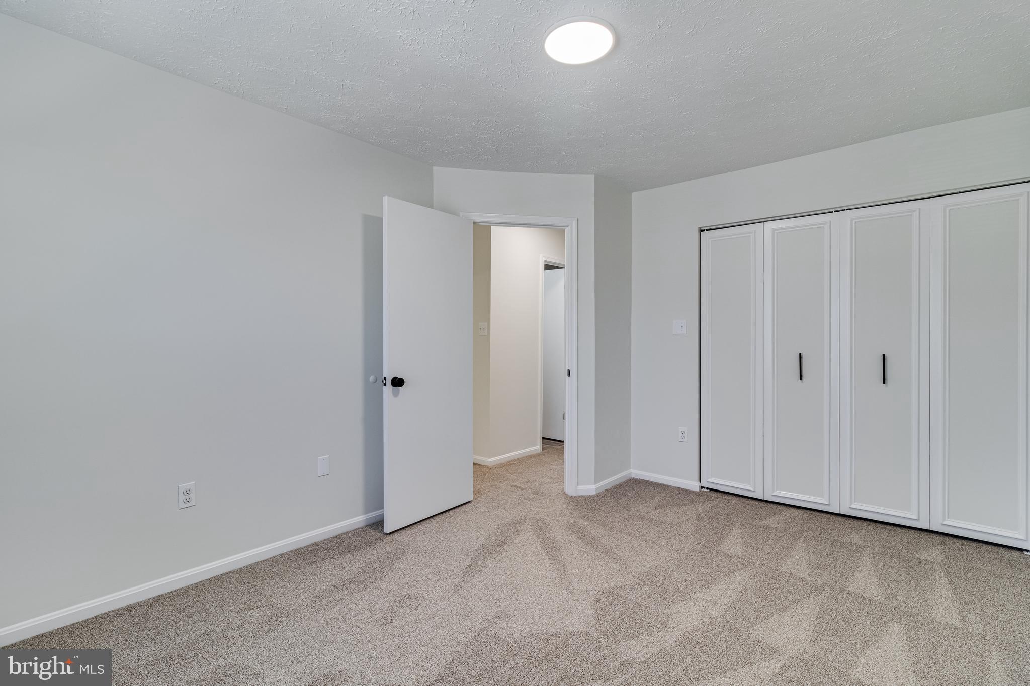 RIVERSIDE RUN IND HEAD - Residential