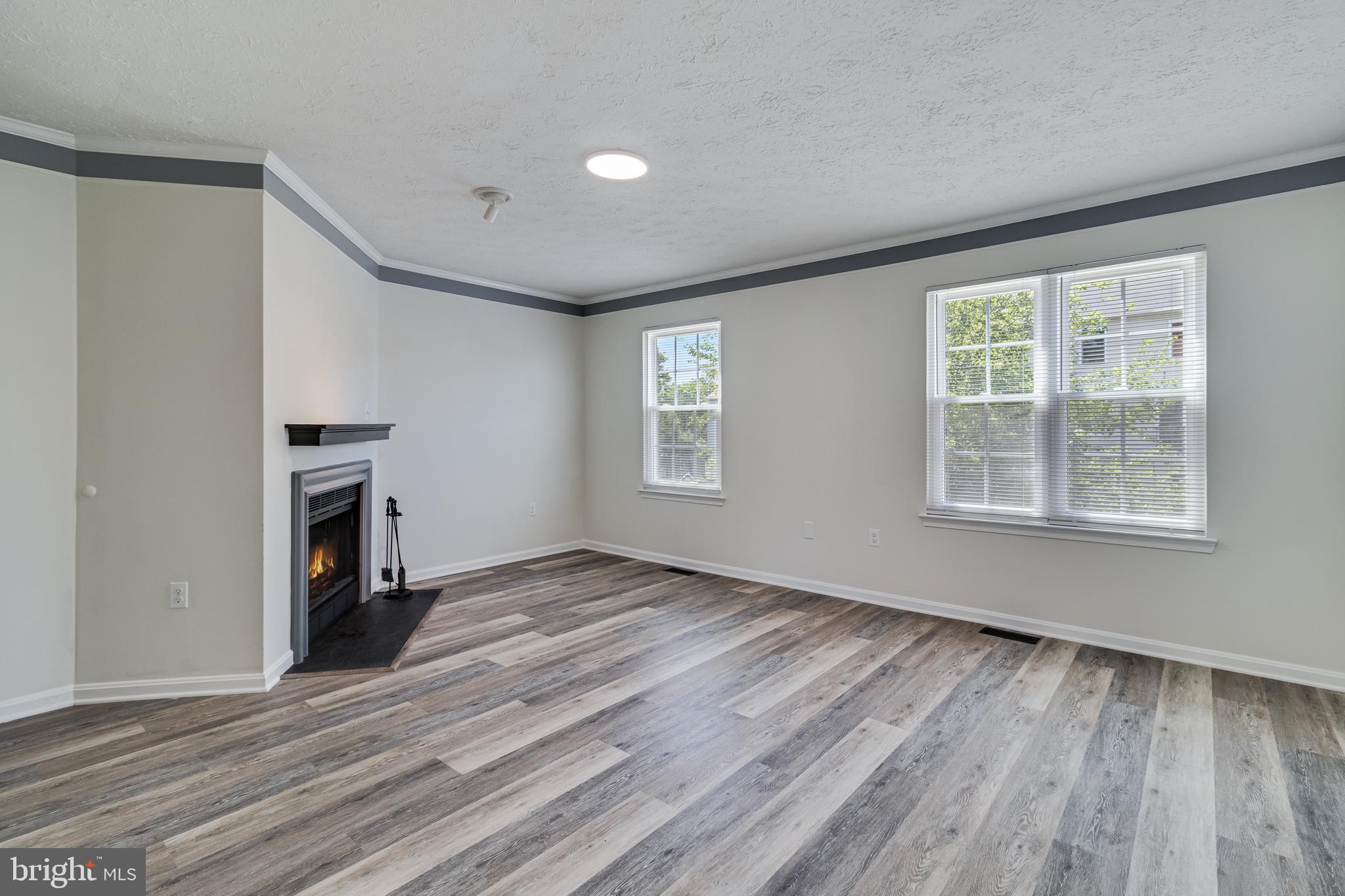RIVERSIDE RUN IND HEAD - Residential